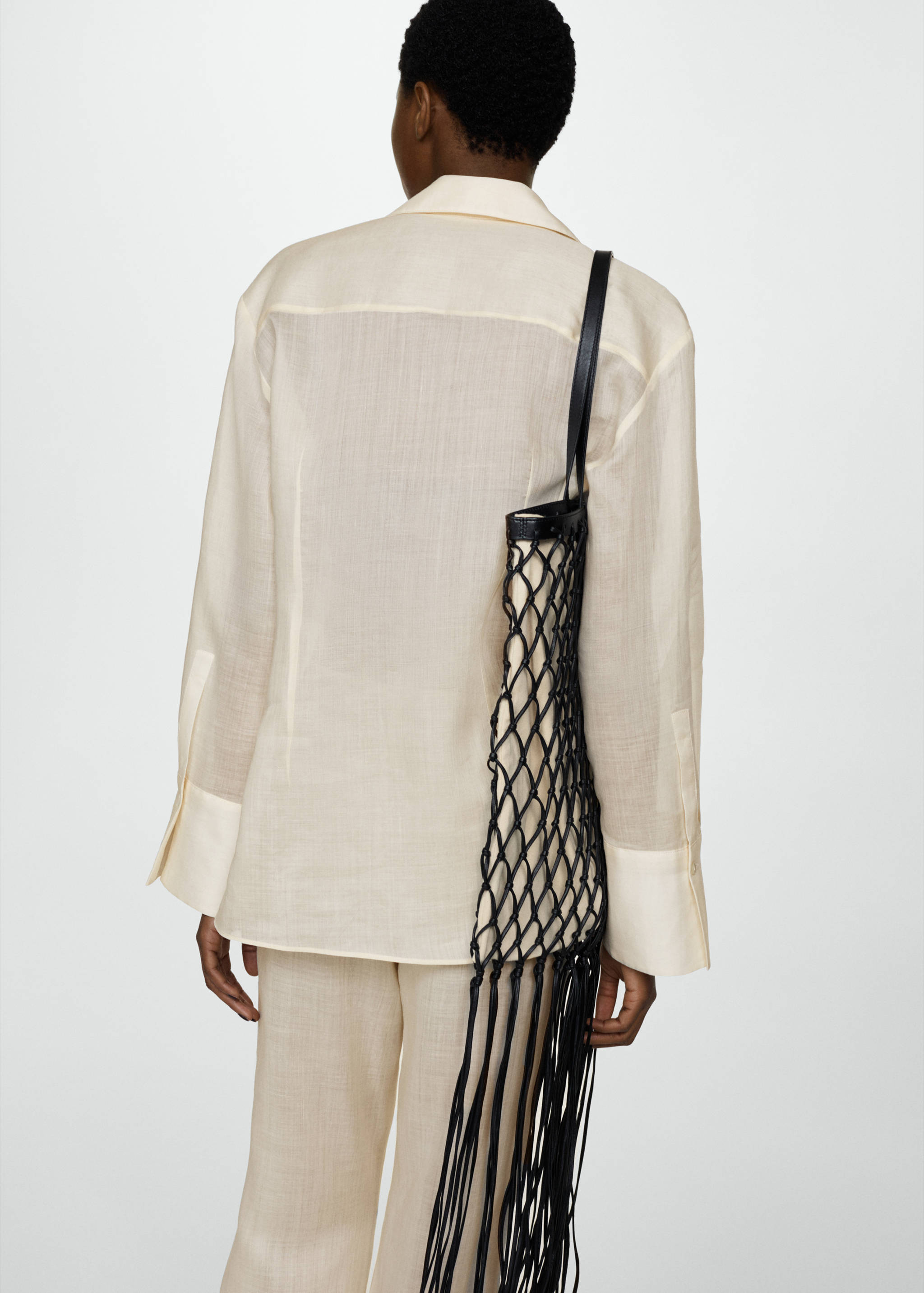 Ramie-Hemd mit Schleifenverschluss - Rückseite des Artikels