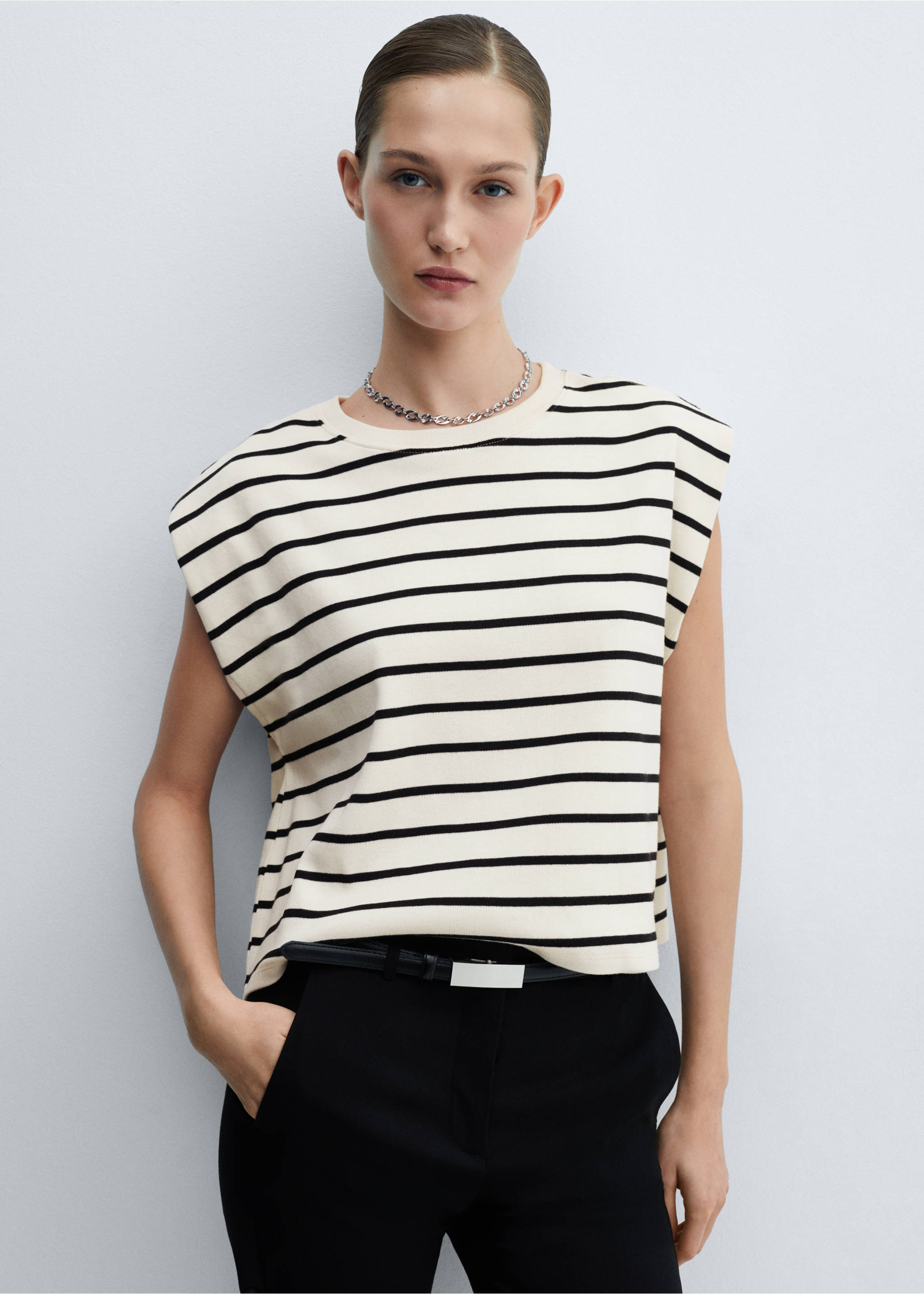 Camiseta rayas hombreras - Plano medio, Crudo. Ref: 67007137-00.