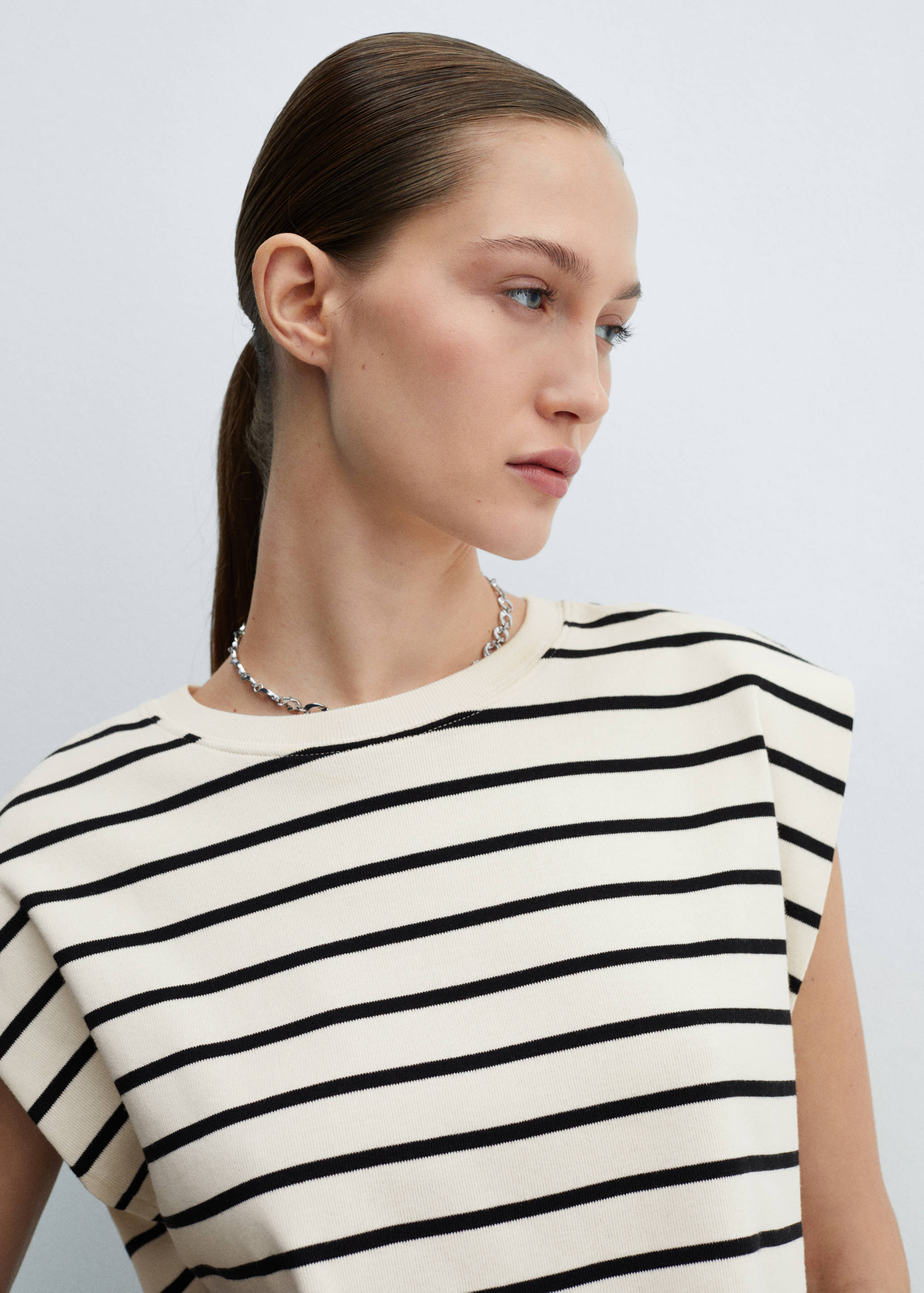 Tričko s proužky a ramenními vycpávkami - Detail zboží 1