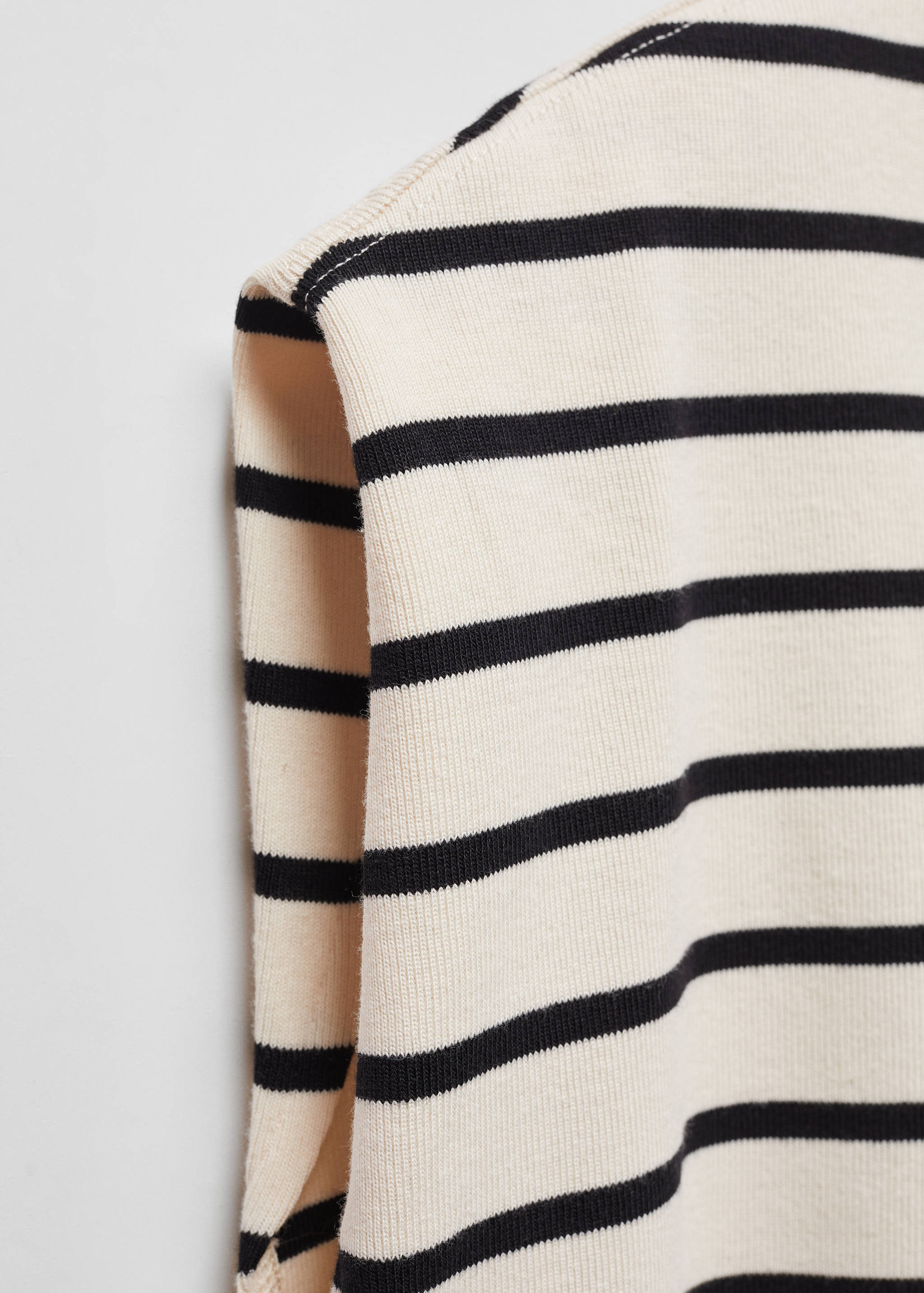 Tričko s proužky a ramenními vycpávkami - Detail zboží 8