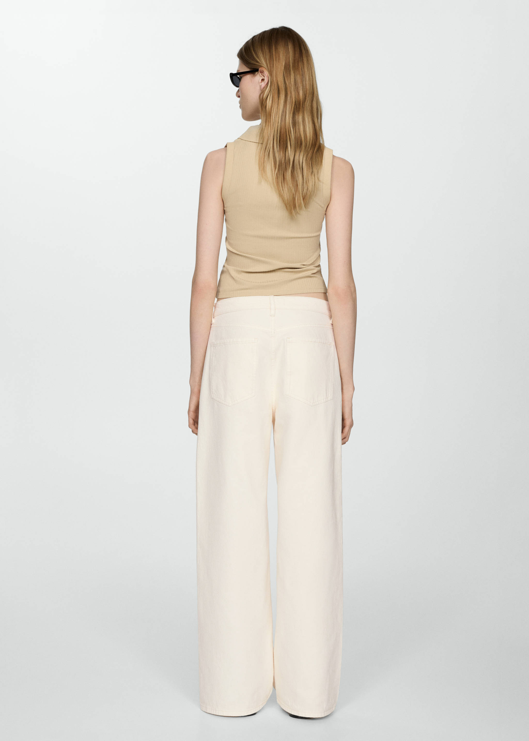 Low-rise loose-fit wide leg jeans - Reverse of the article