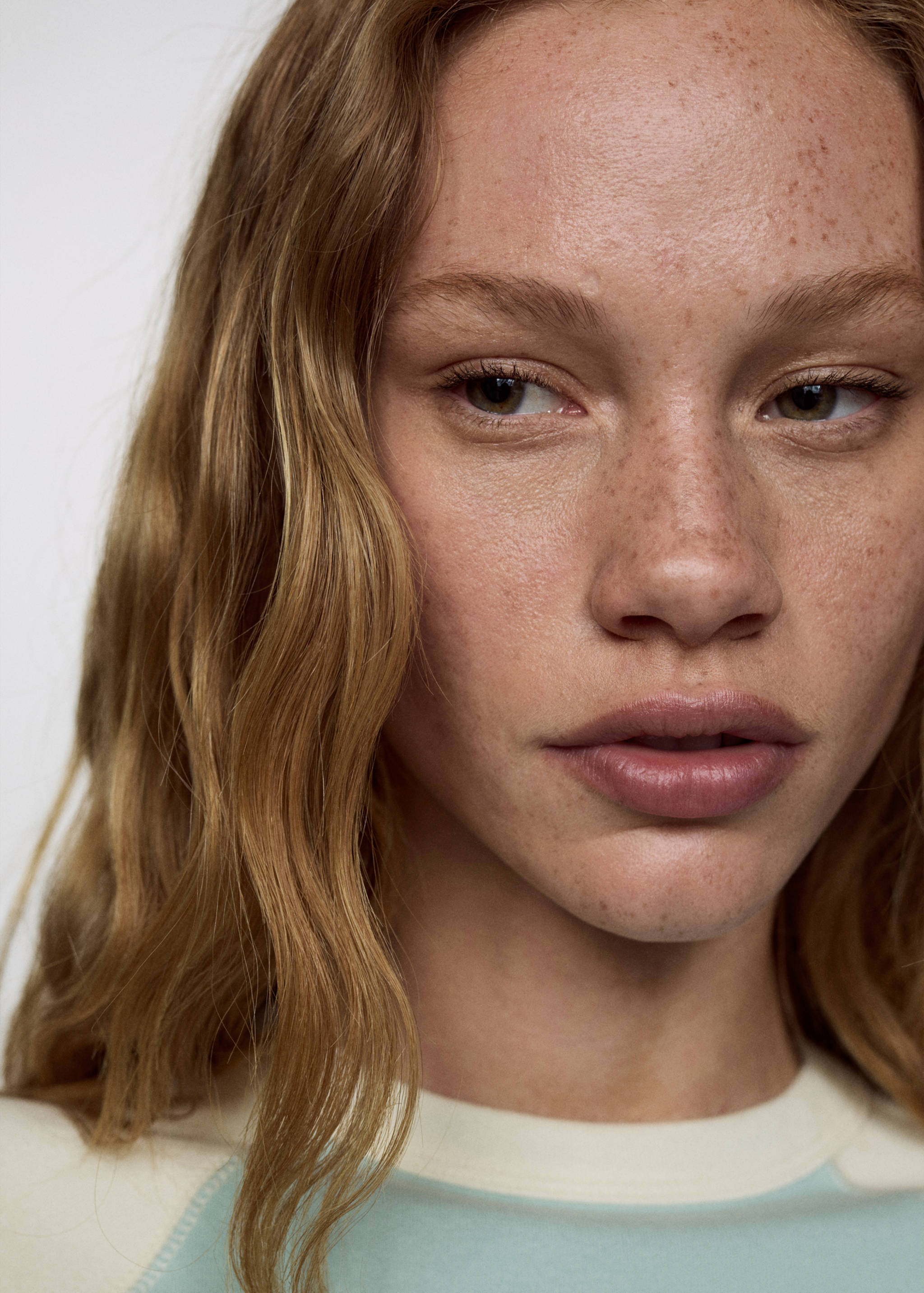 Two-tone cotton t-shirt - Details of the article 1