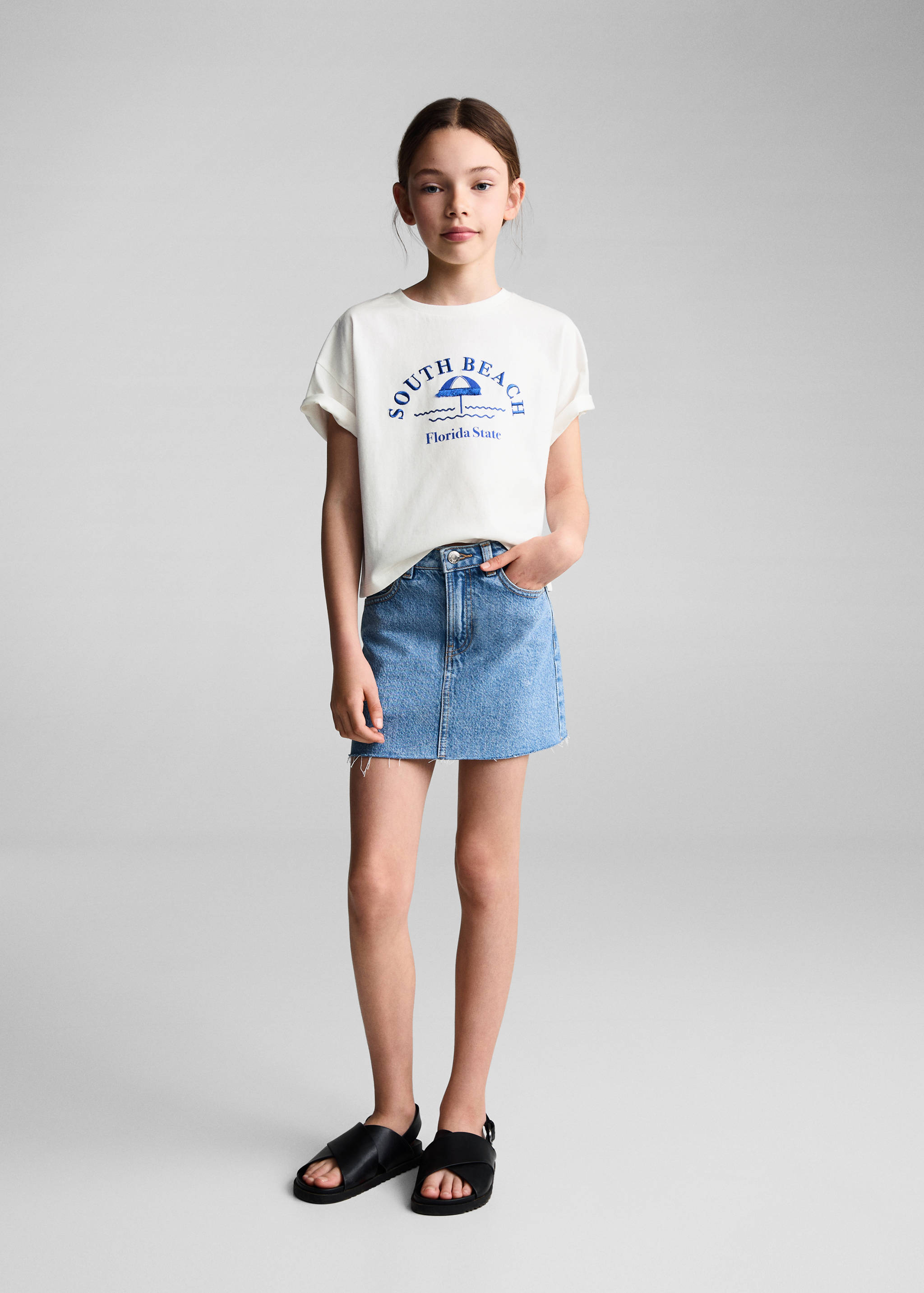 Embroidered message T-shirt - General plane