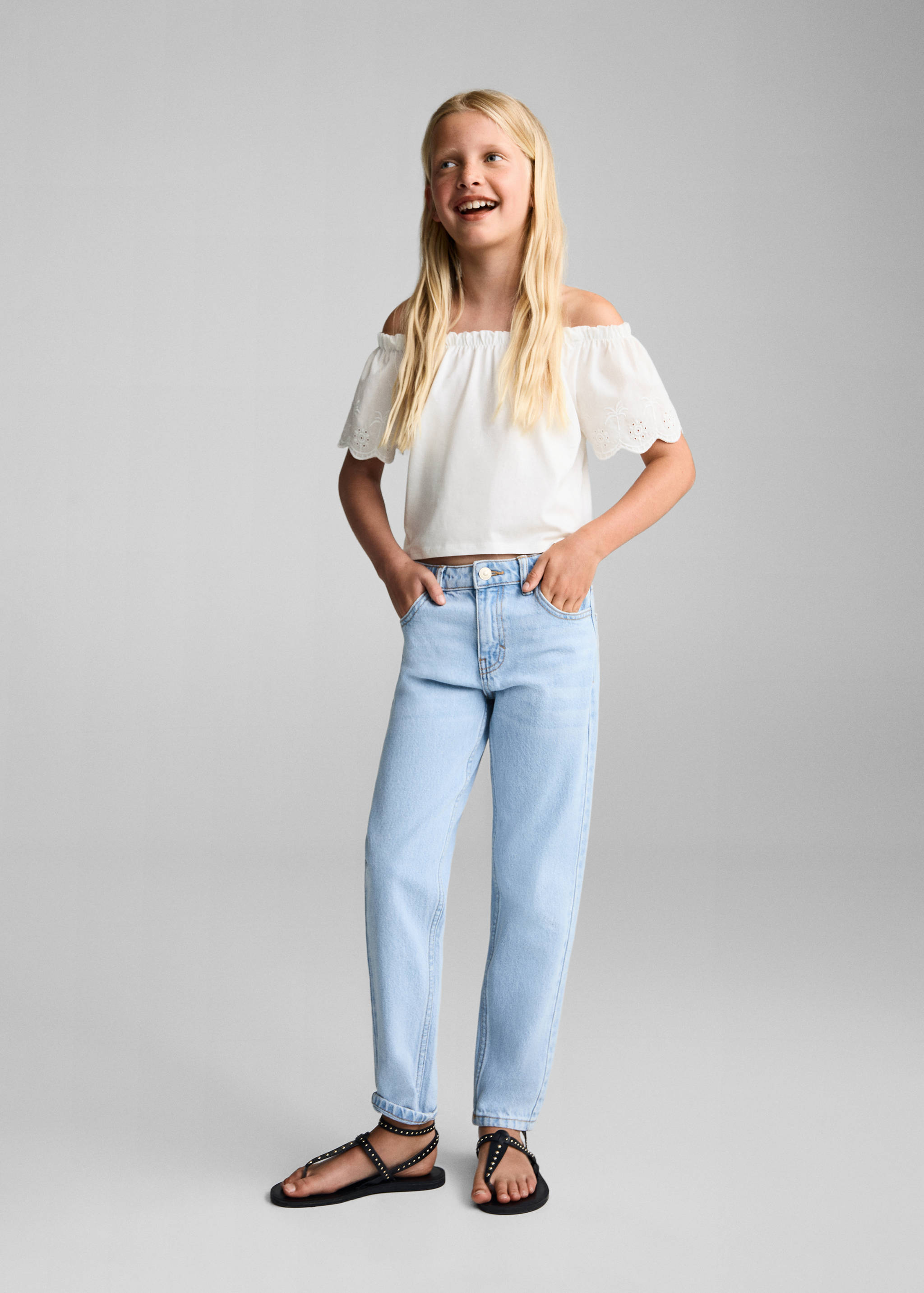 T-shirt pormenores bordados - Plano geral