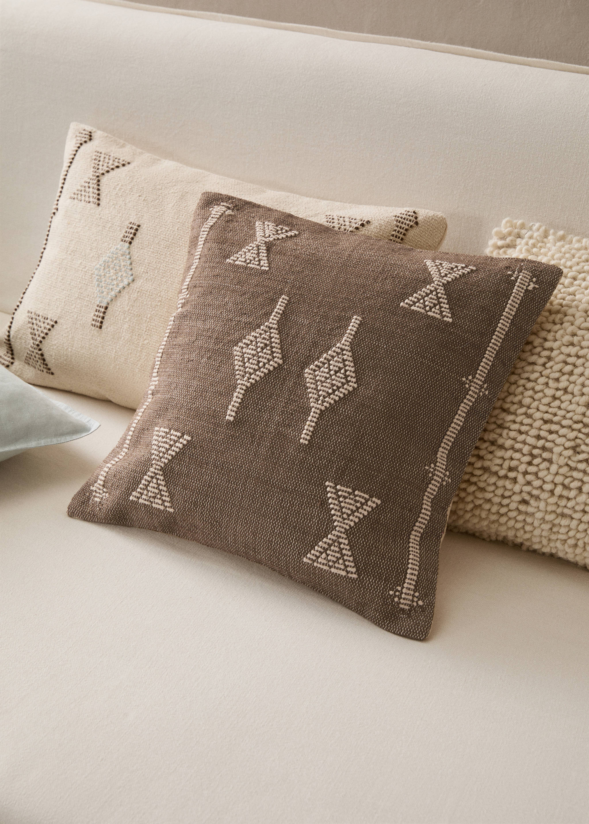 Geometric embroidered cushion cover 45x45cm - General plane