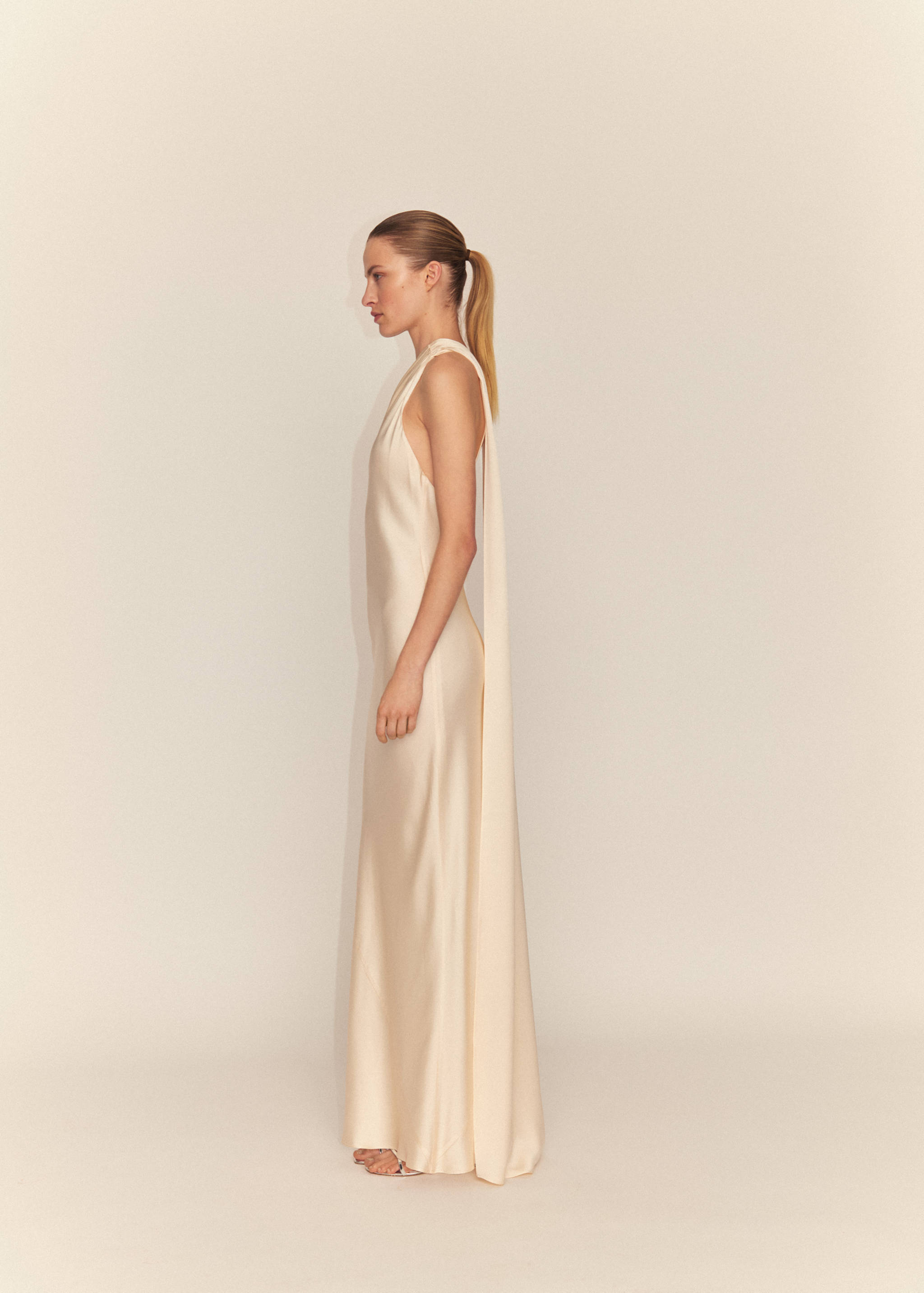 Asymmetrical bow-neck dress - Details of the article 1