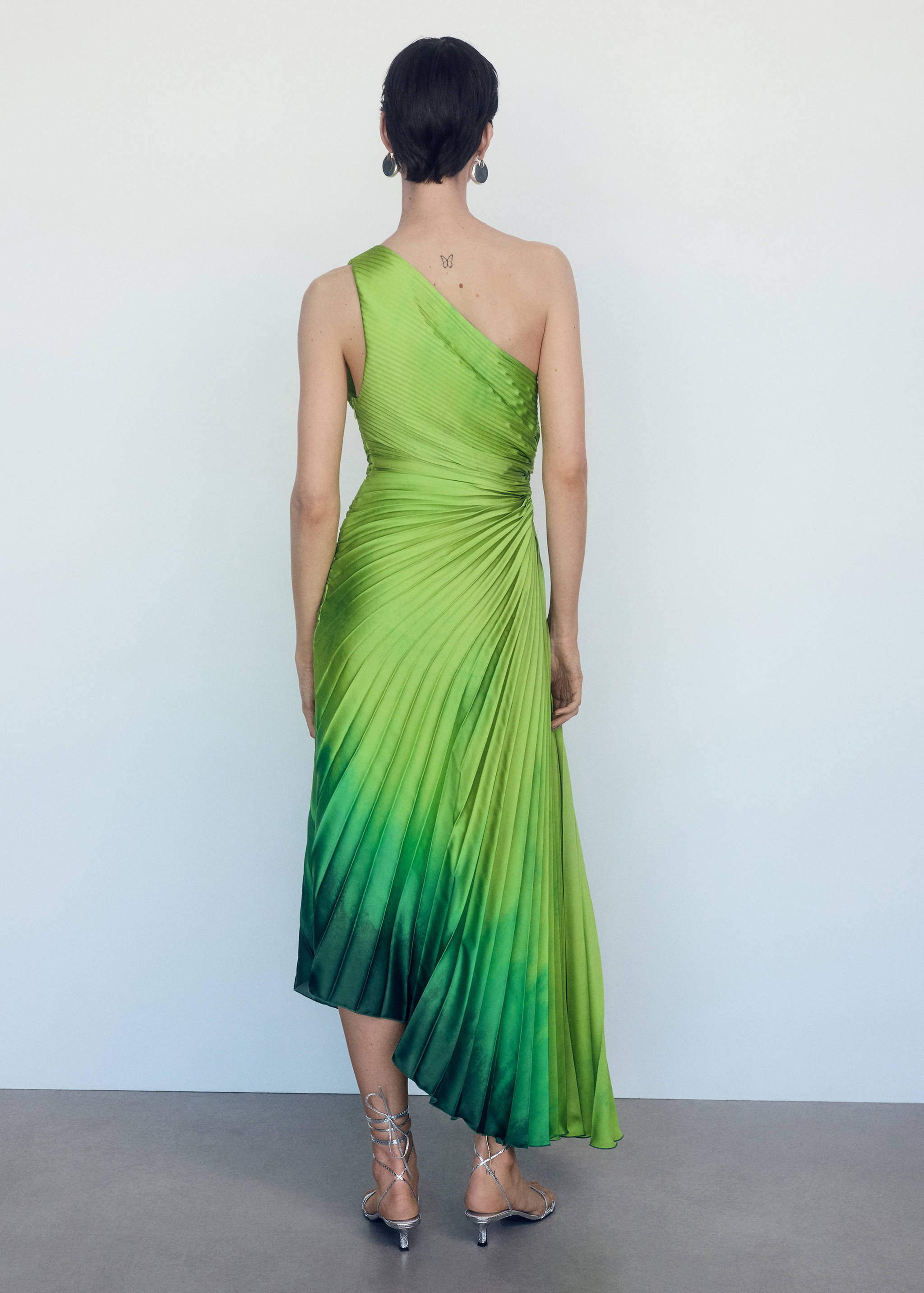 Asymmetrical pleated dress - Reverse of the article