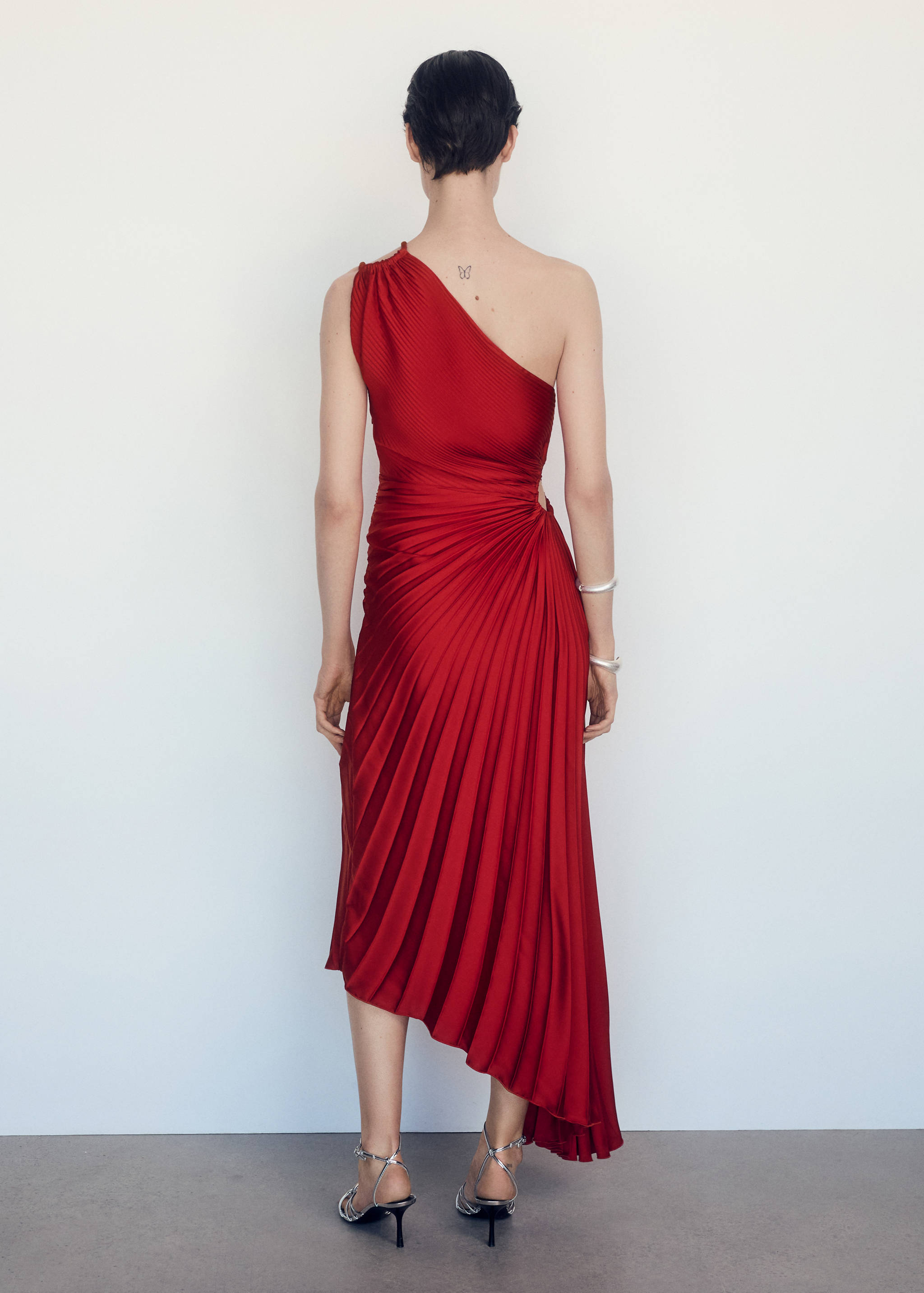 Asymmetrical pleated dress - Reverse of the article