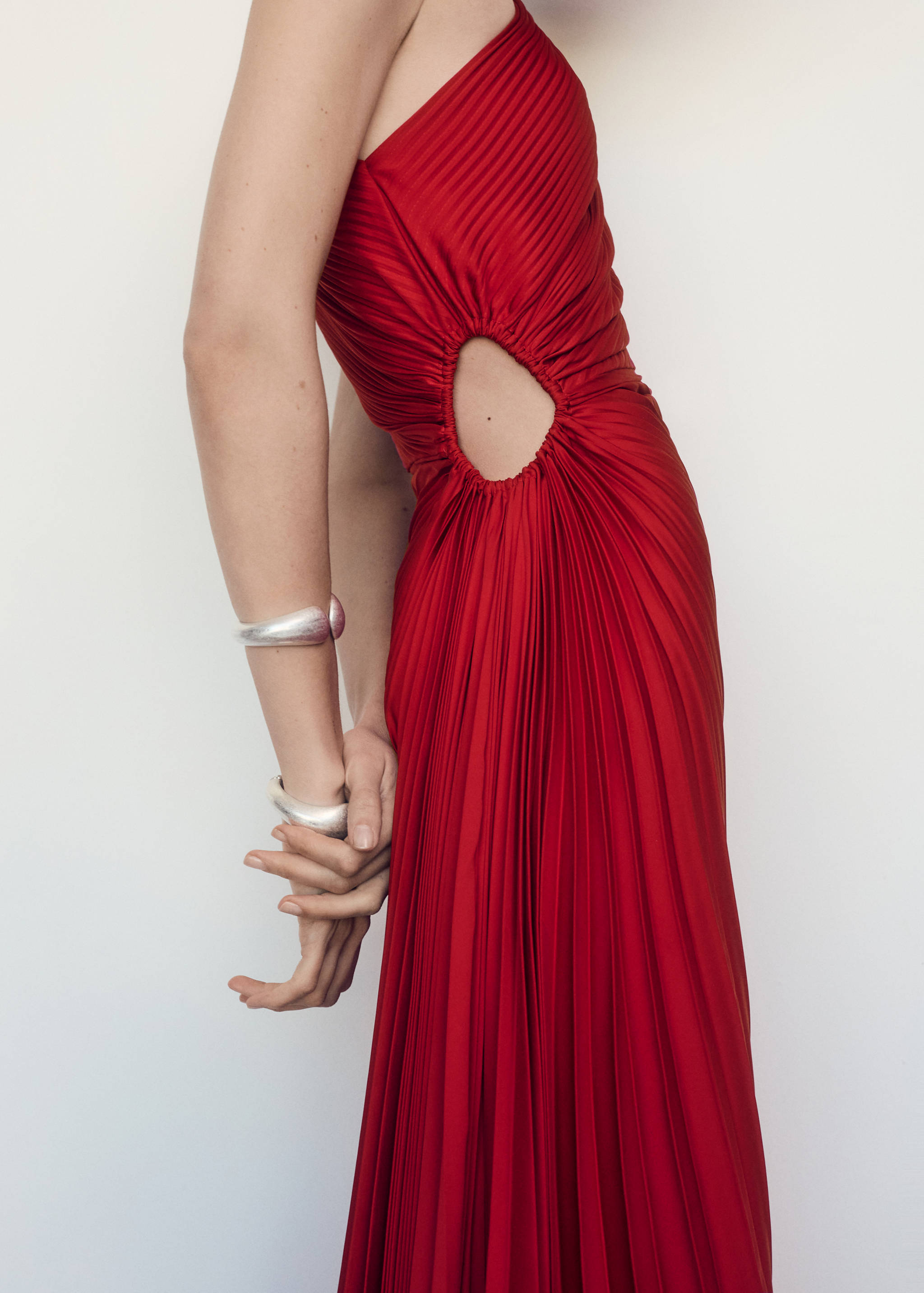 Asymmetrical pleated dress - Details of the article 6