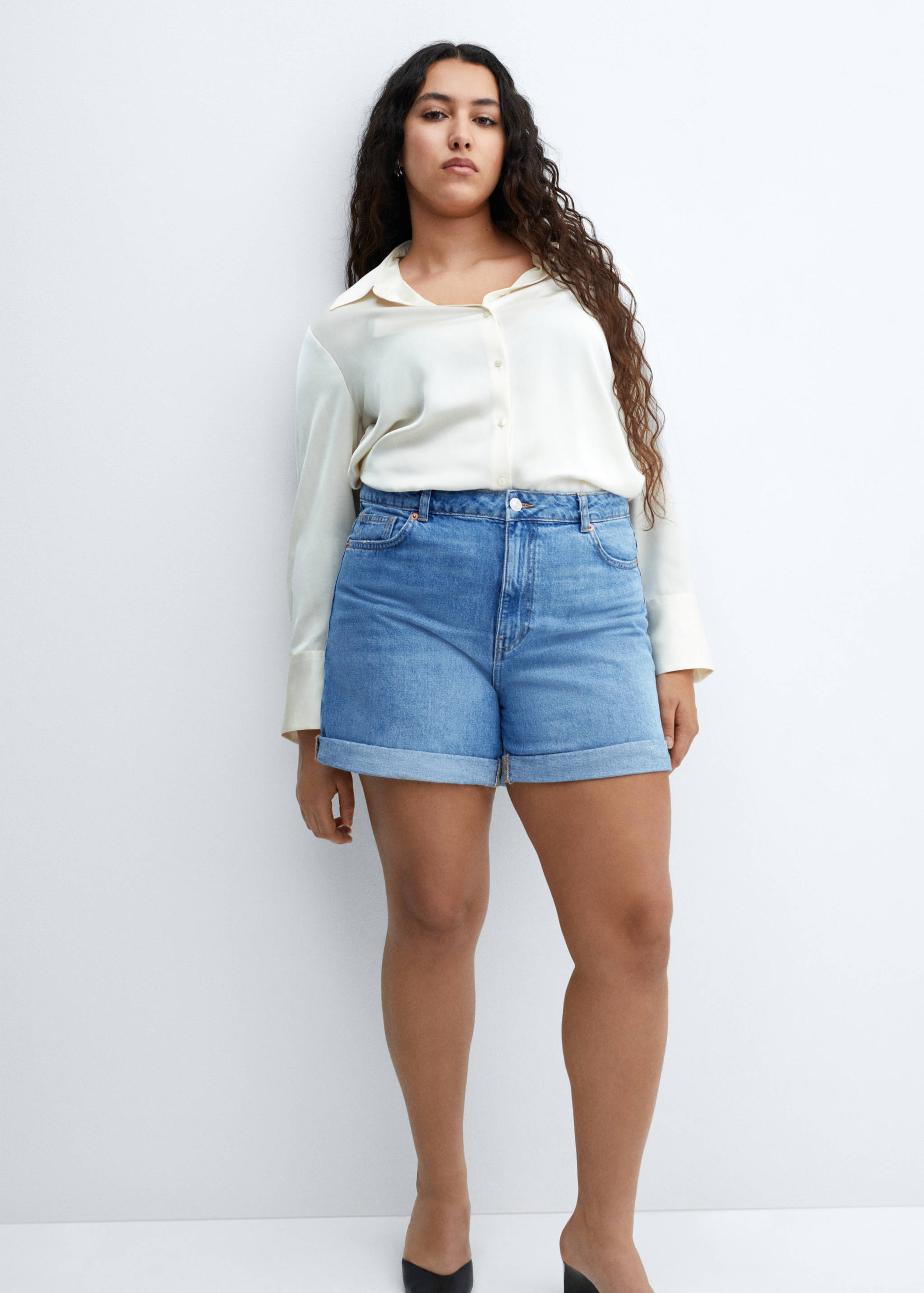 Mom-fit denim shorts - Details of the article 4