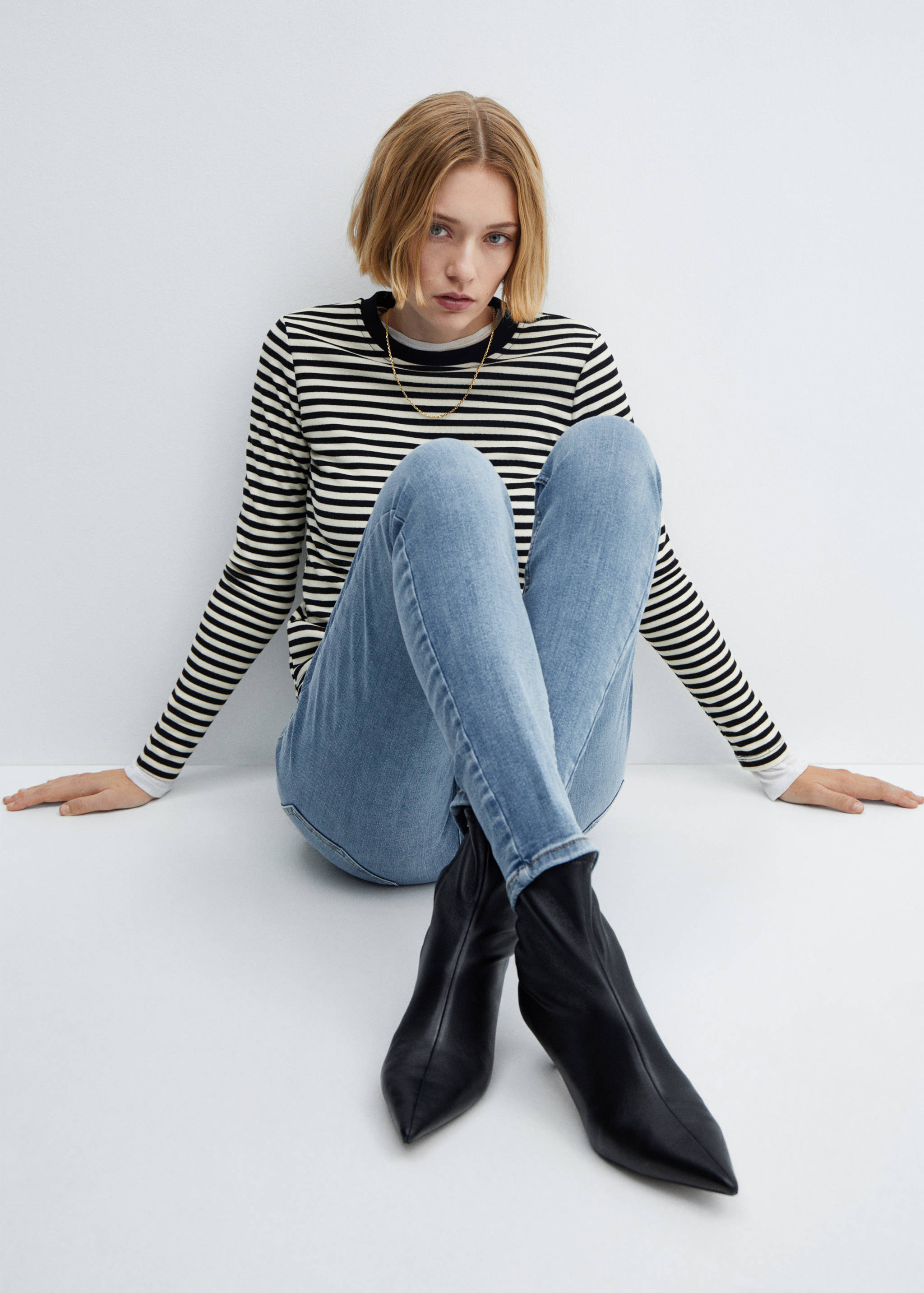 High-rise skinny jeans - Details of the article 2