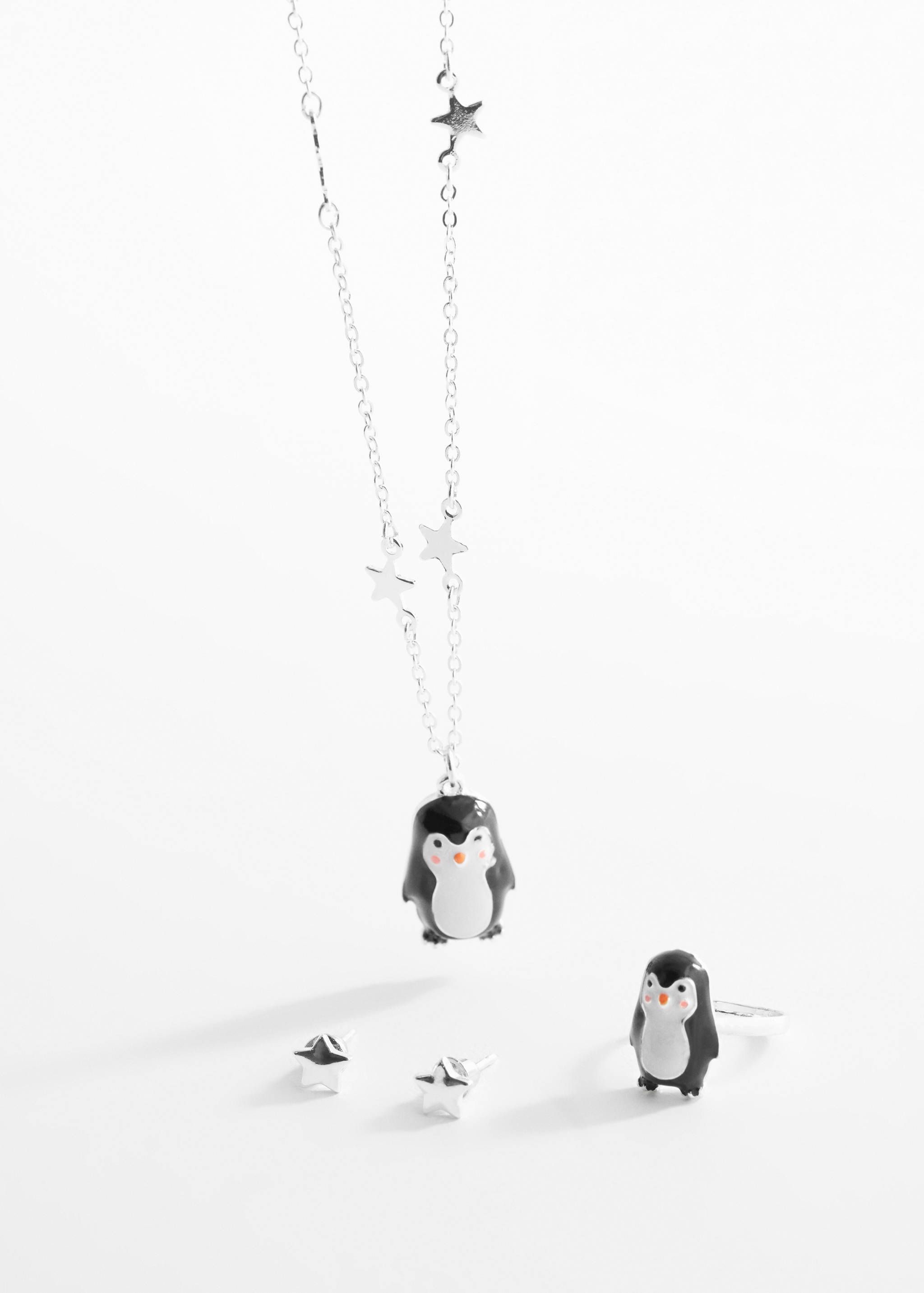 Ensemble collier, bague et boucles d'oreilles - Plan moyen