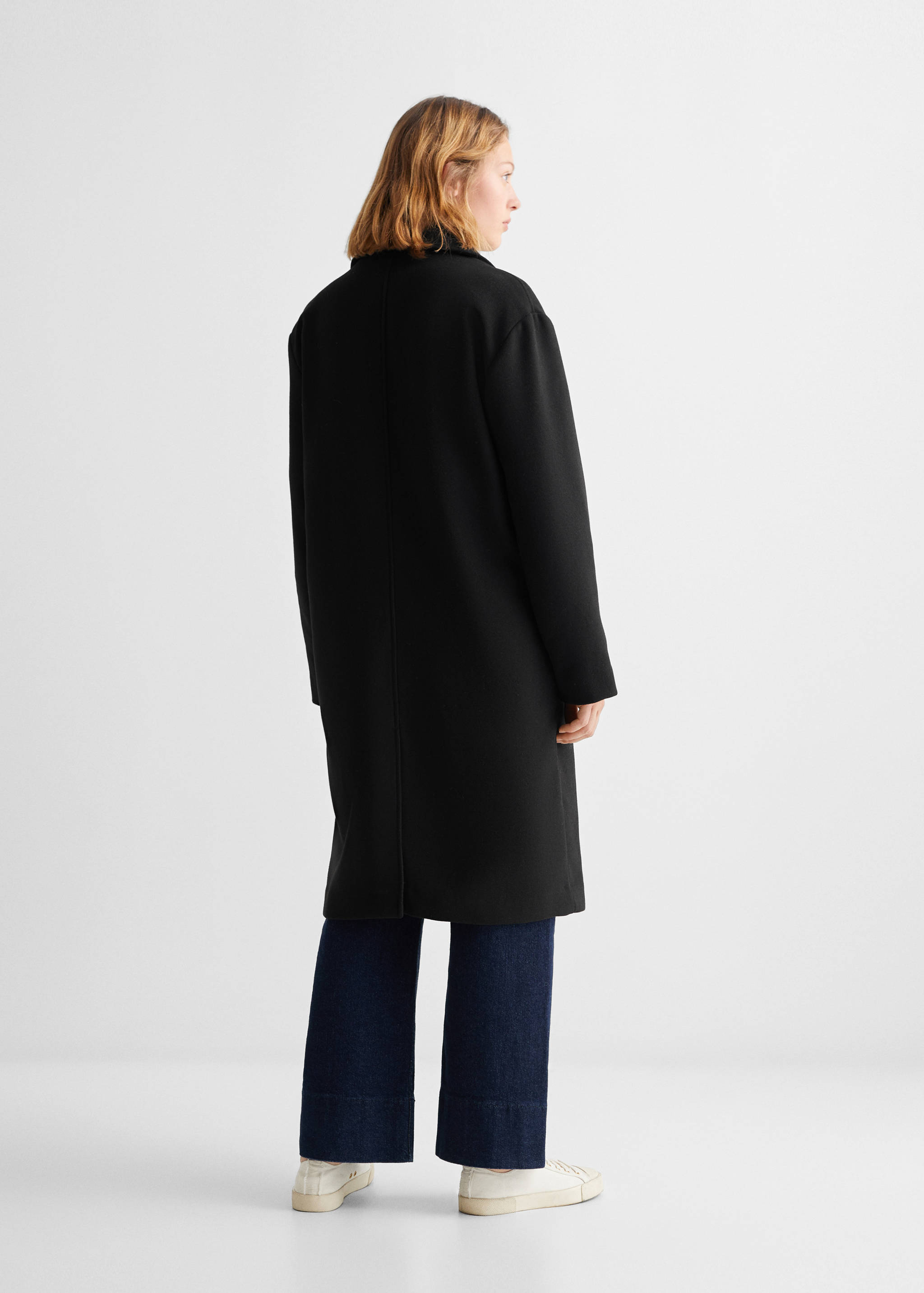 Lapelled straight-cut coat - Reverse of the article