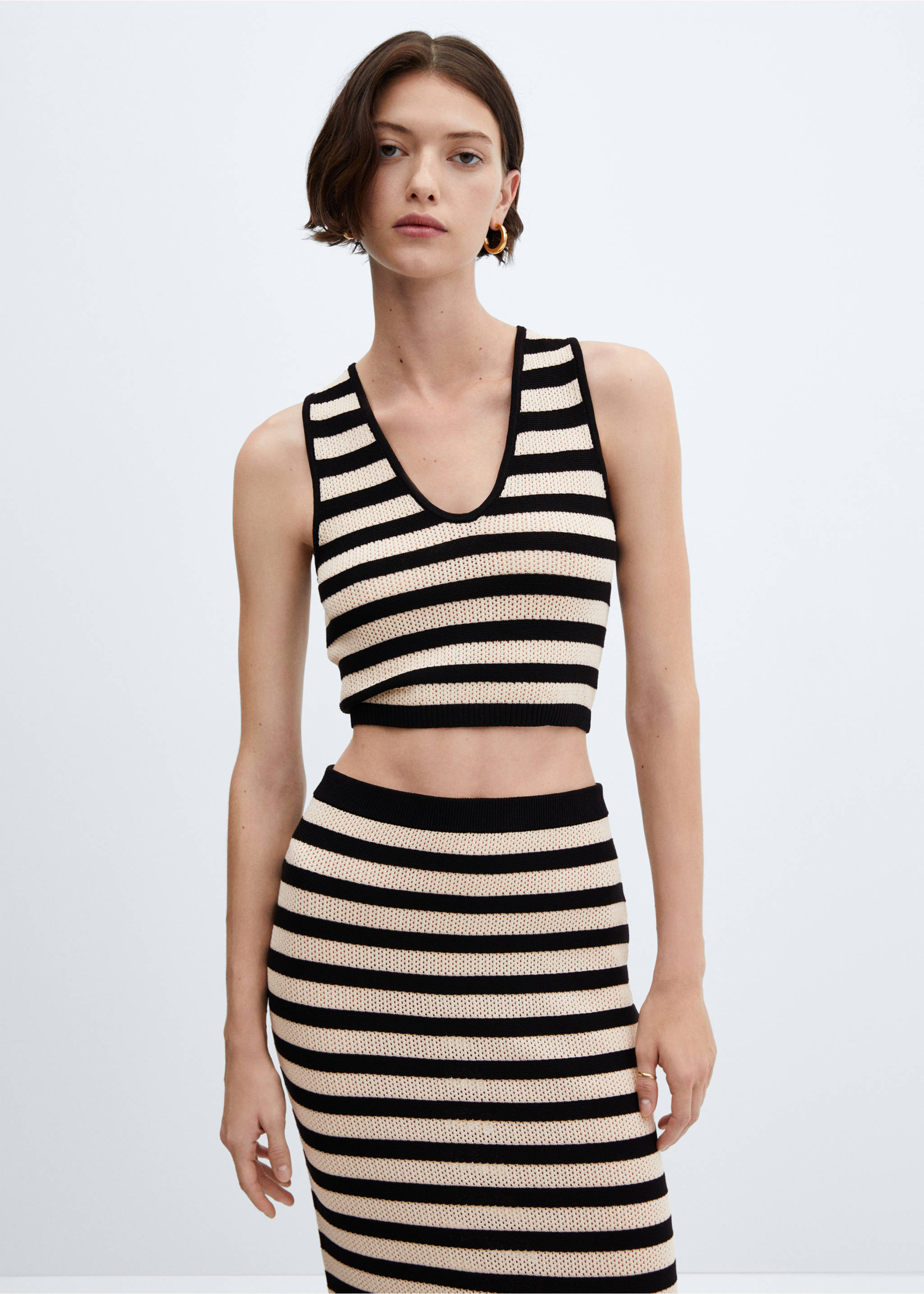 Knitted skirt with openwork details - Details of the article 1, Black. Ref: 67010372-00.