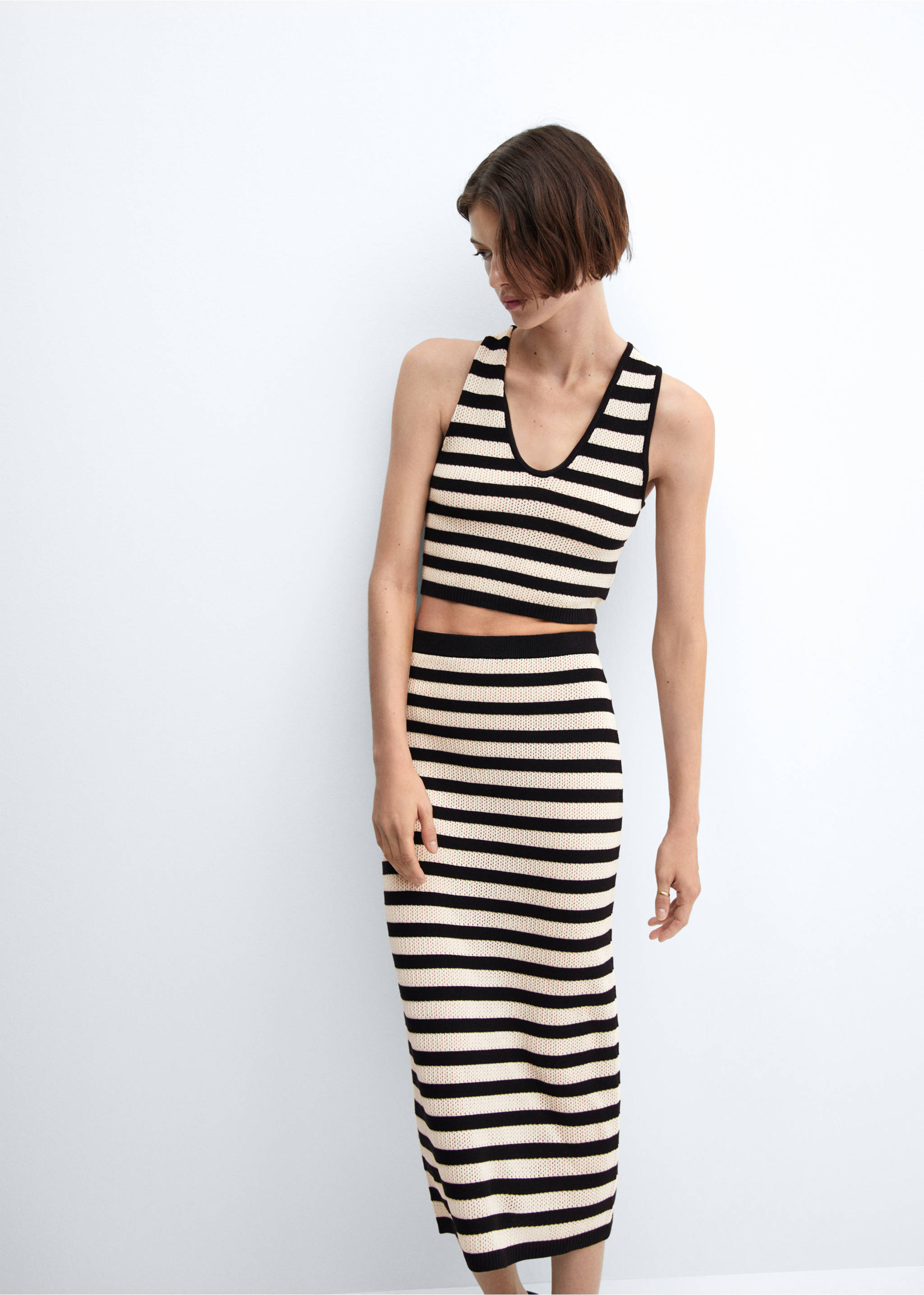 Knitted skirt with openwork details - Details of the article 2, Black. Ref: 67010372-00.