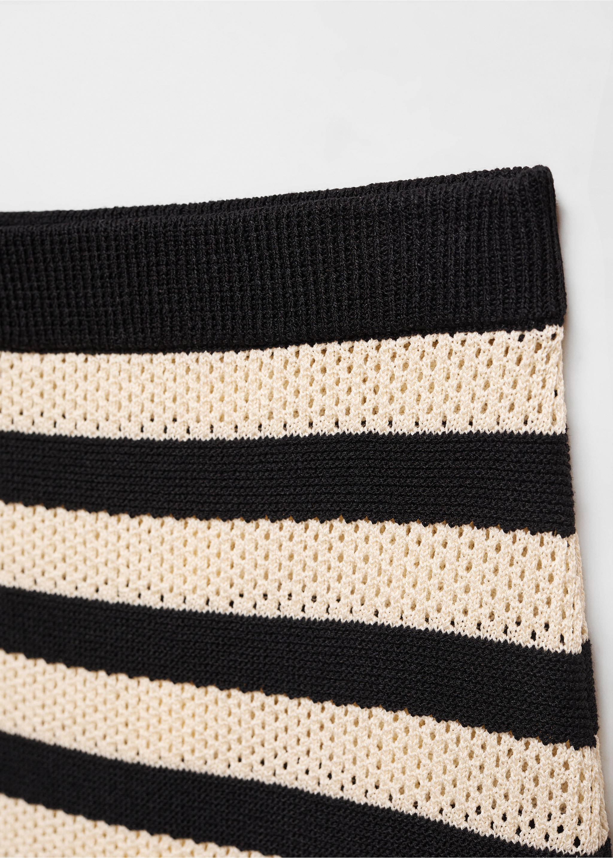 Knitted skirt with openwork details - Details of the article 8, Black. Ref: 67010372-00.
