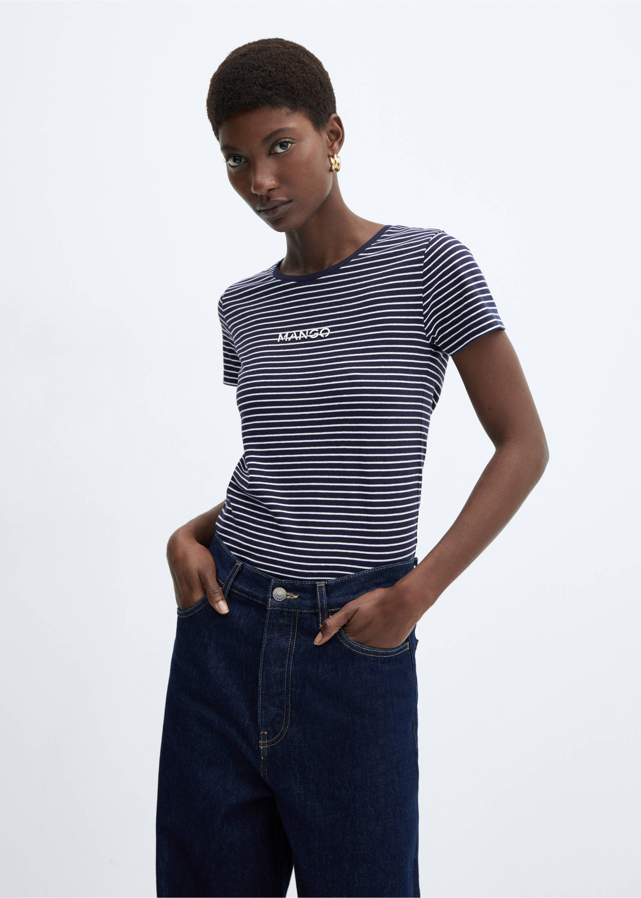 T-shirt rayures logo - Plan moyen, Bleu encre. Ref: 67010425-00.