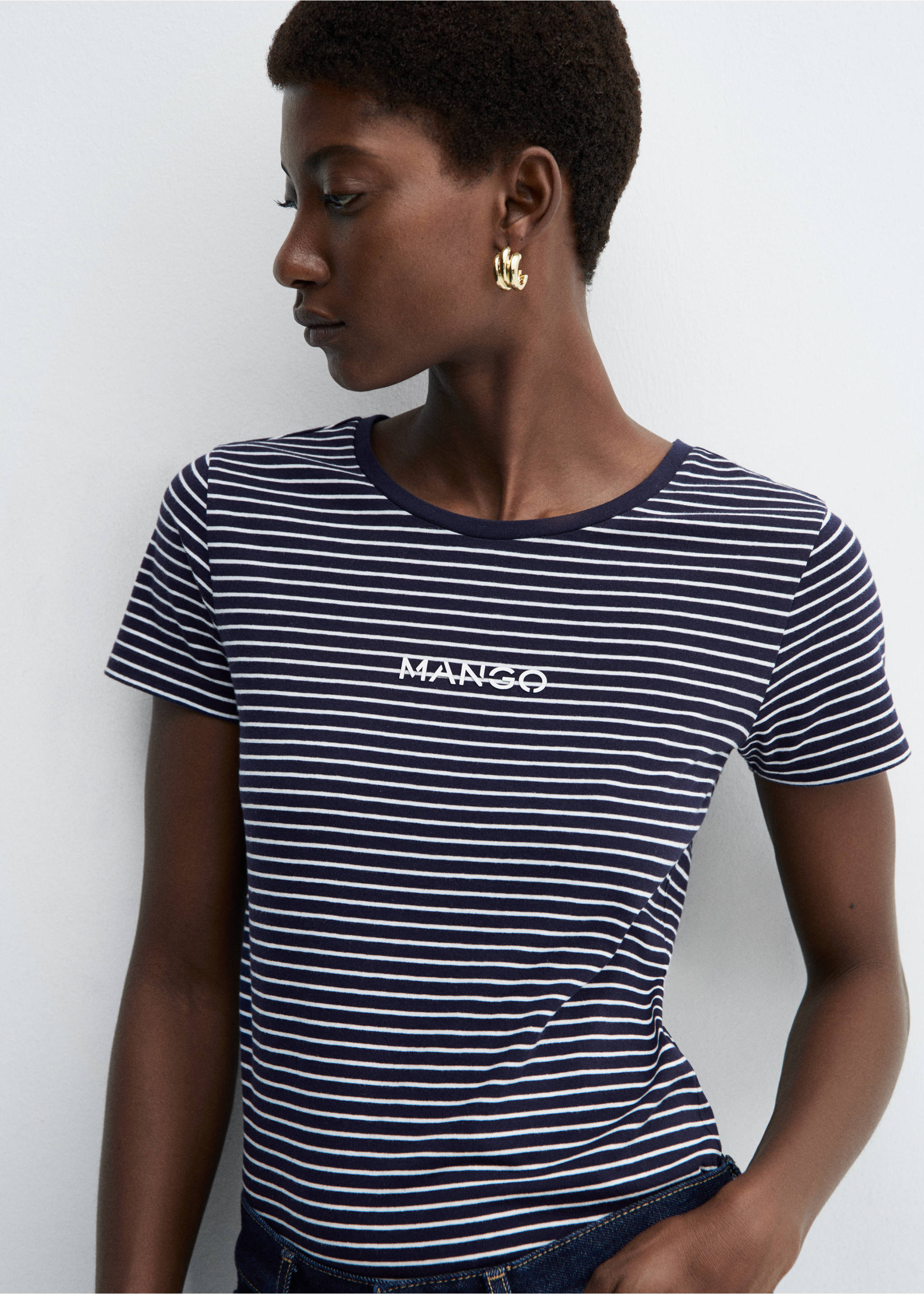 T-shirt rayures logo - Détail de l'article 1, Bleu encre. Ref: 67010425-00.