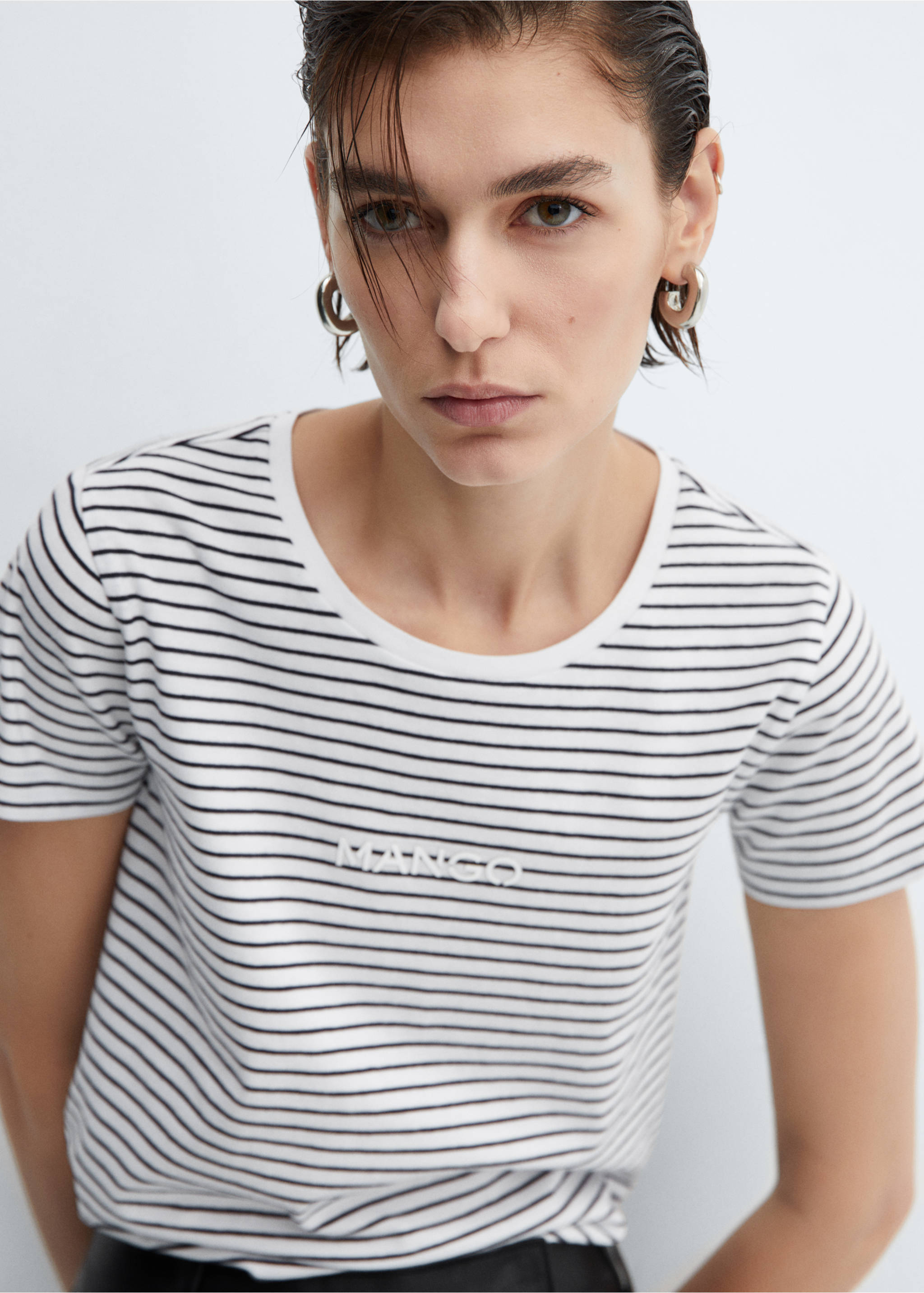 T-shirt rayures logo - Détail de l'article 1, Bleu marine. Ref: 67010425-00.