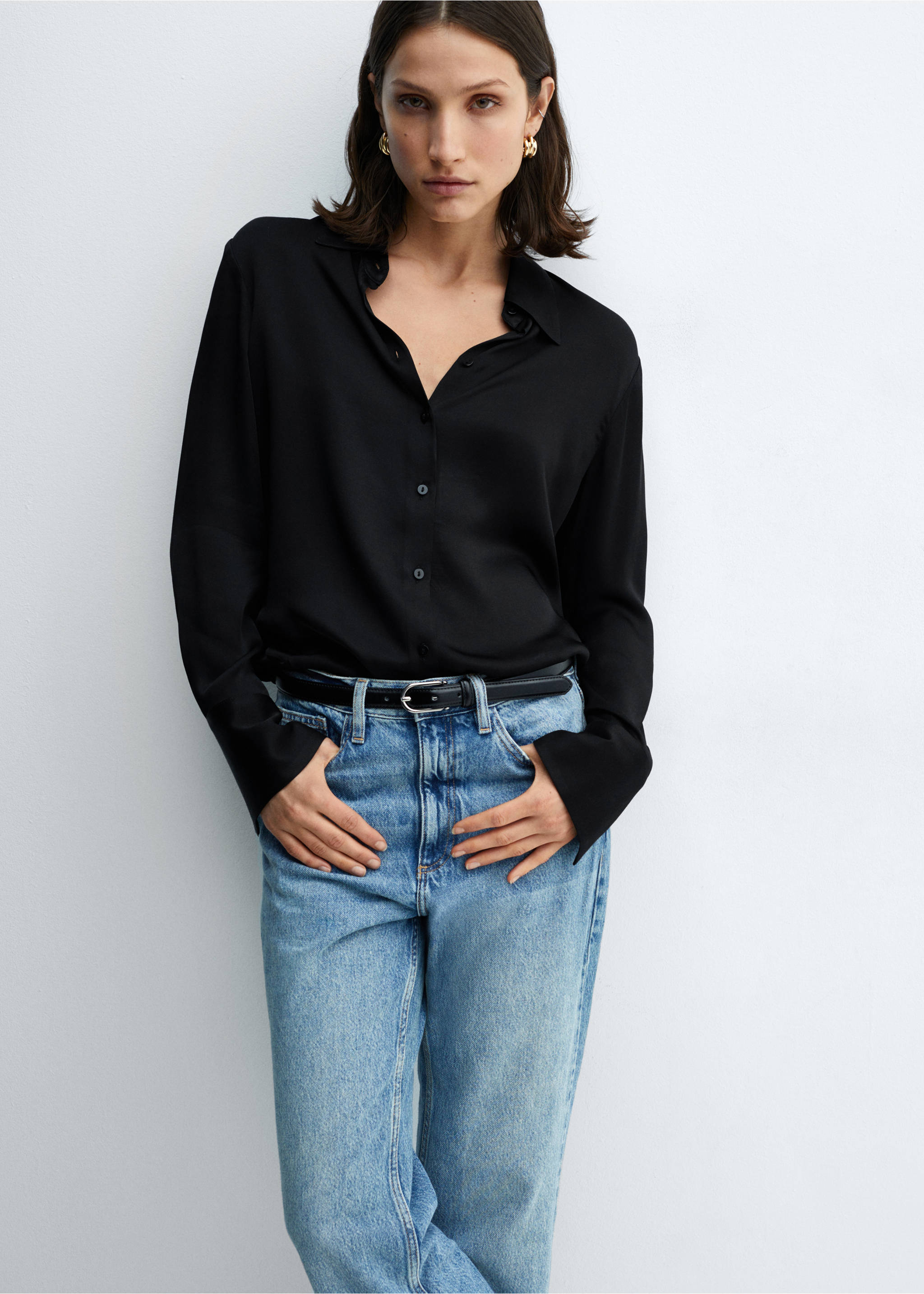 Camisa fluida satinada - Plano medio, Negro. Ref: 67010439-00.