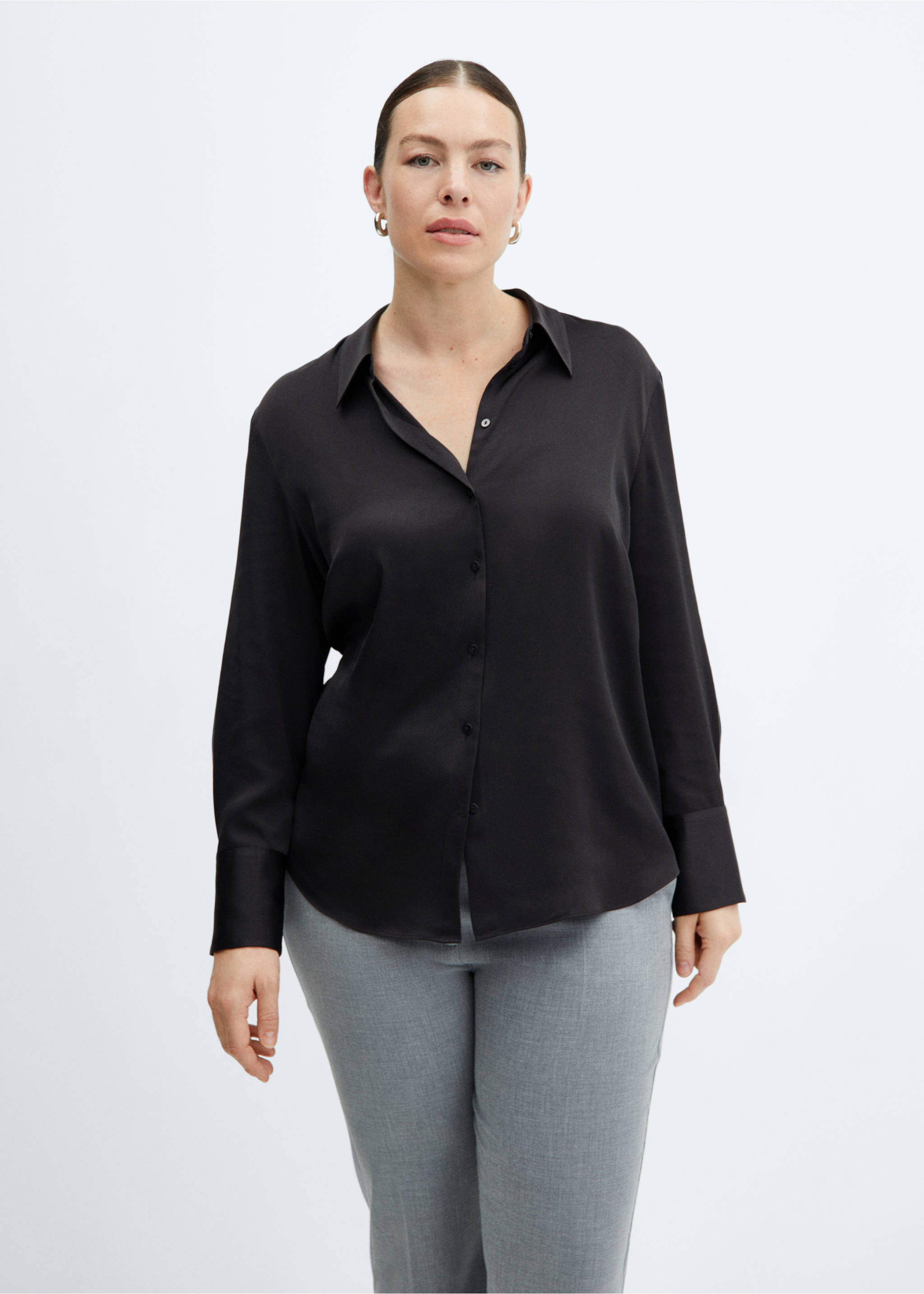 Camisa fluida satinada - Detalle del artículo 5, Negro. Ref: 67010439-00.