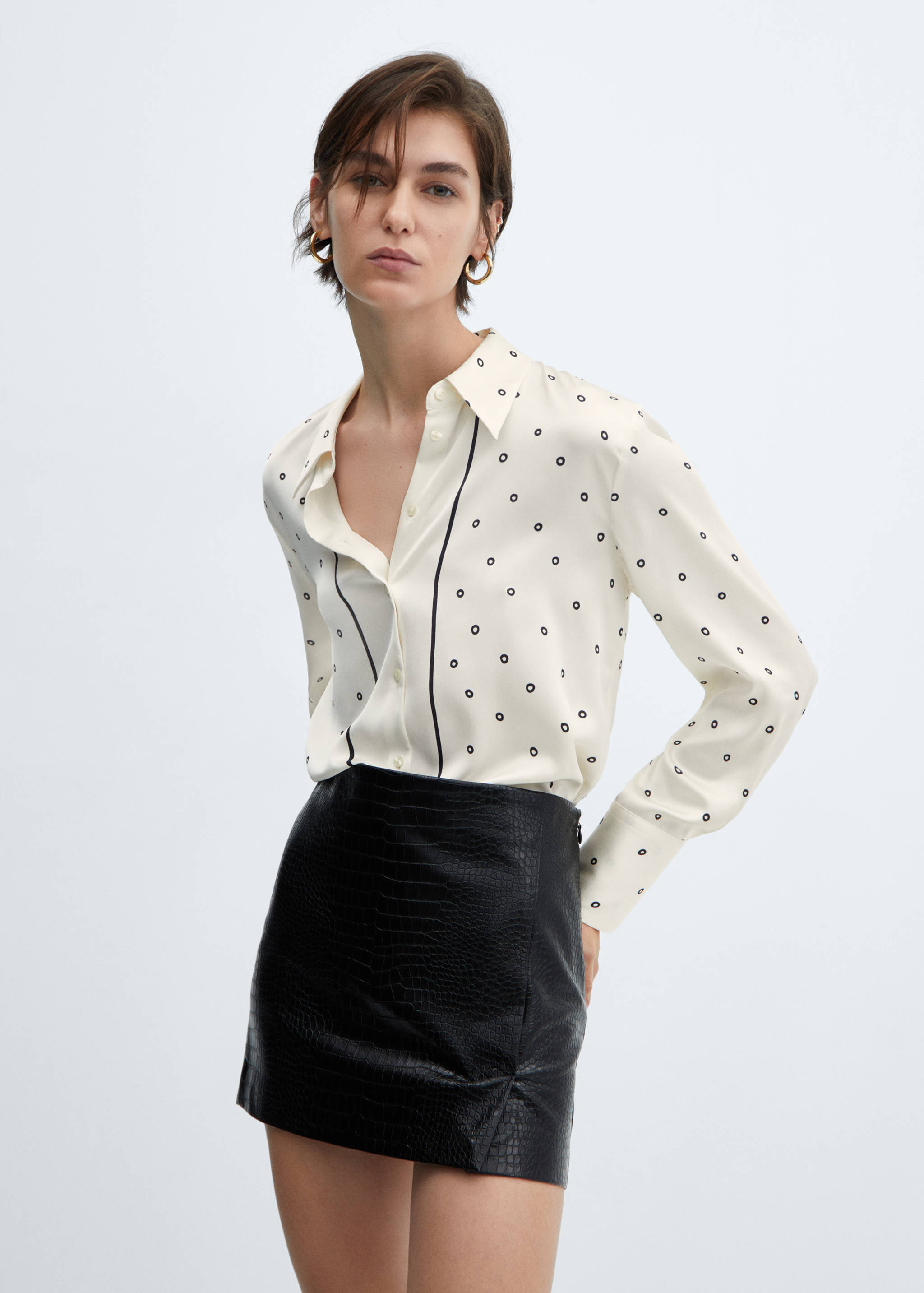 Chemise fluide satinée - Plan moyen