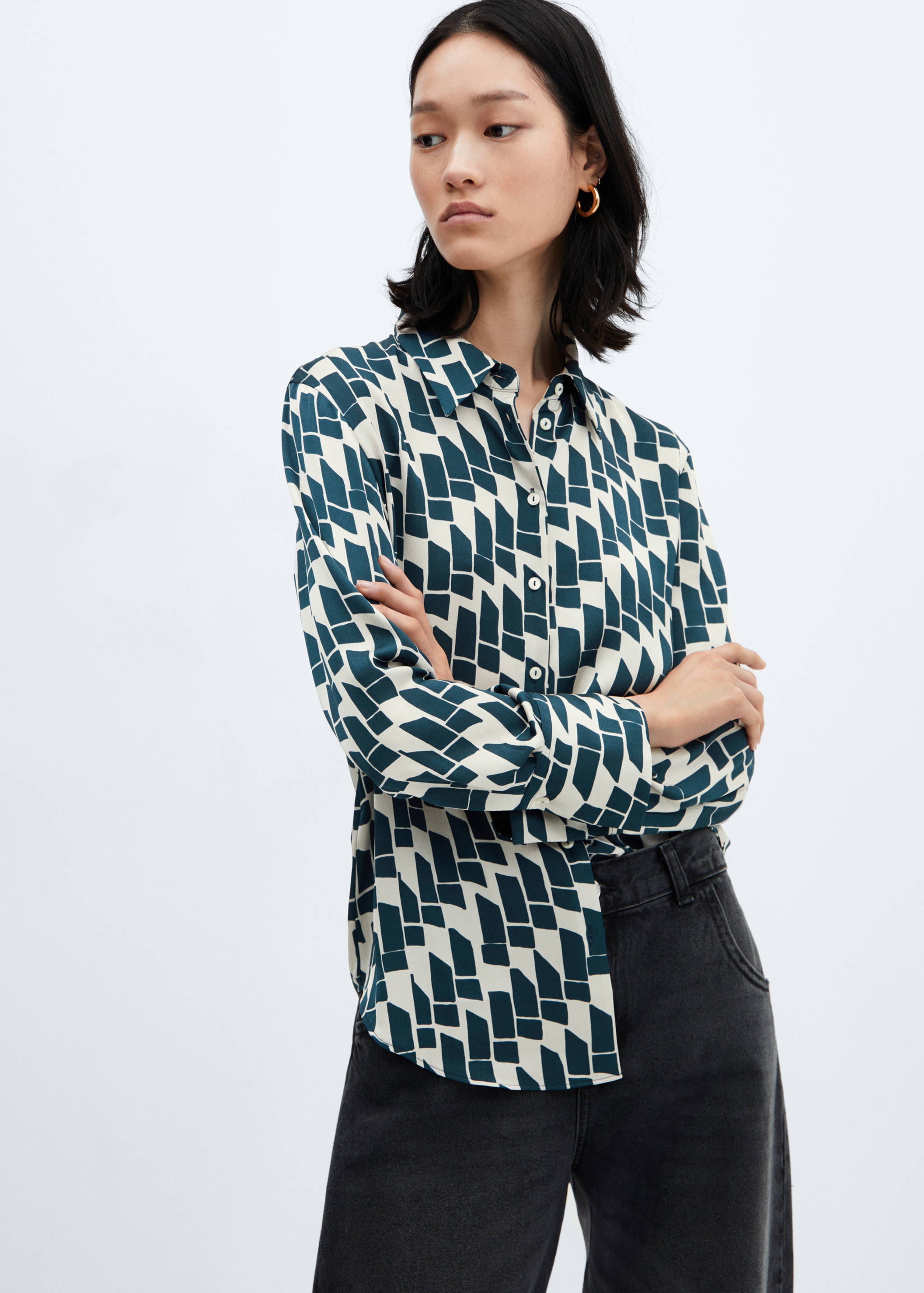 Chemise fluide satinée - Plan moyen