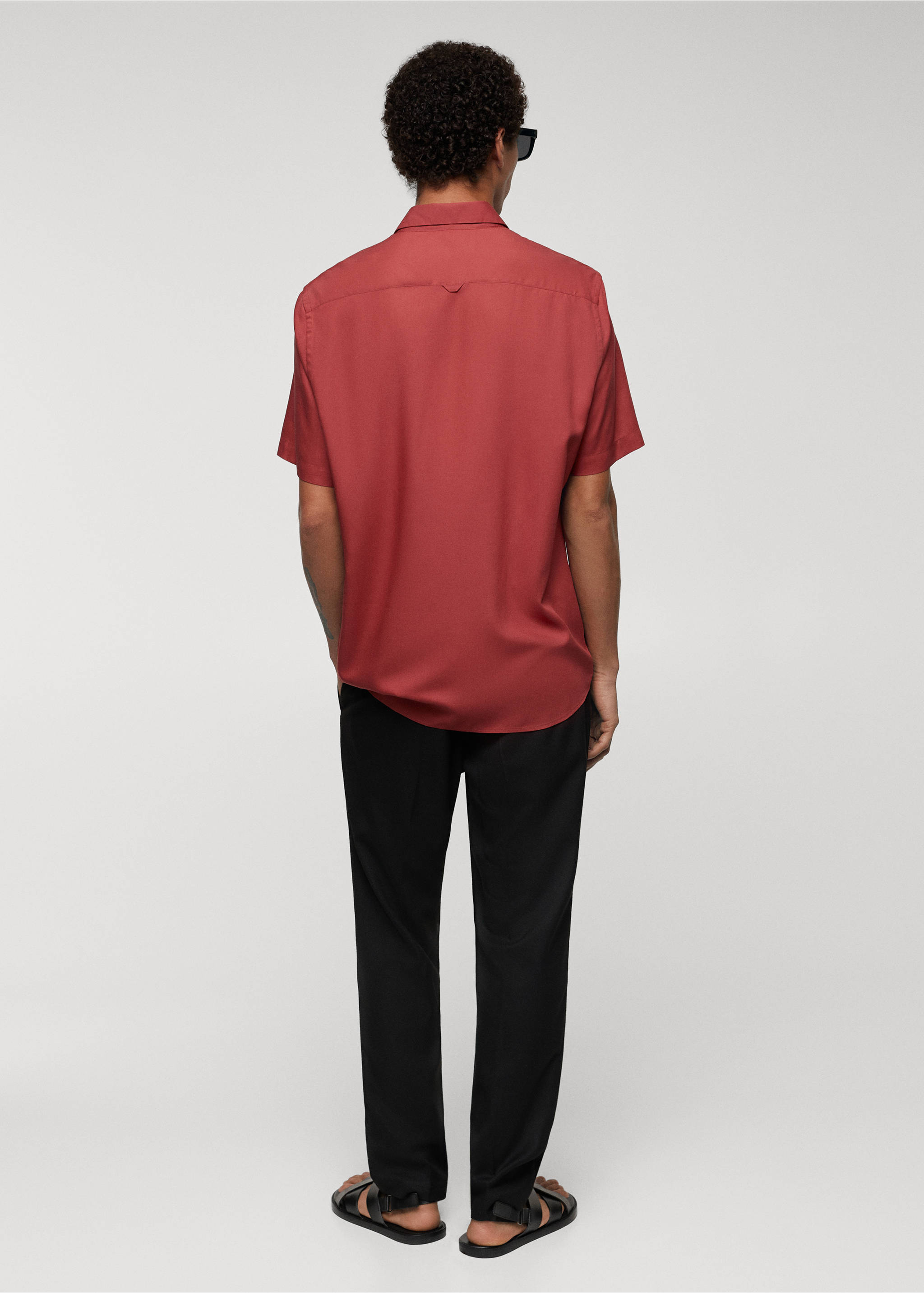Classic-fit short sleeved shirt - Reverse of the article, Red. Ref: 67010454-00.