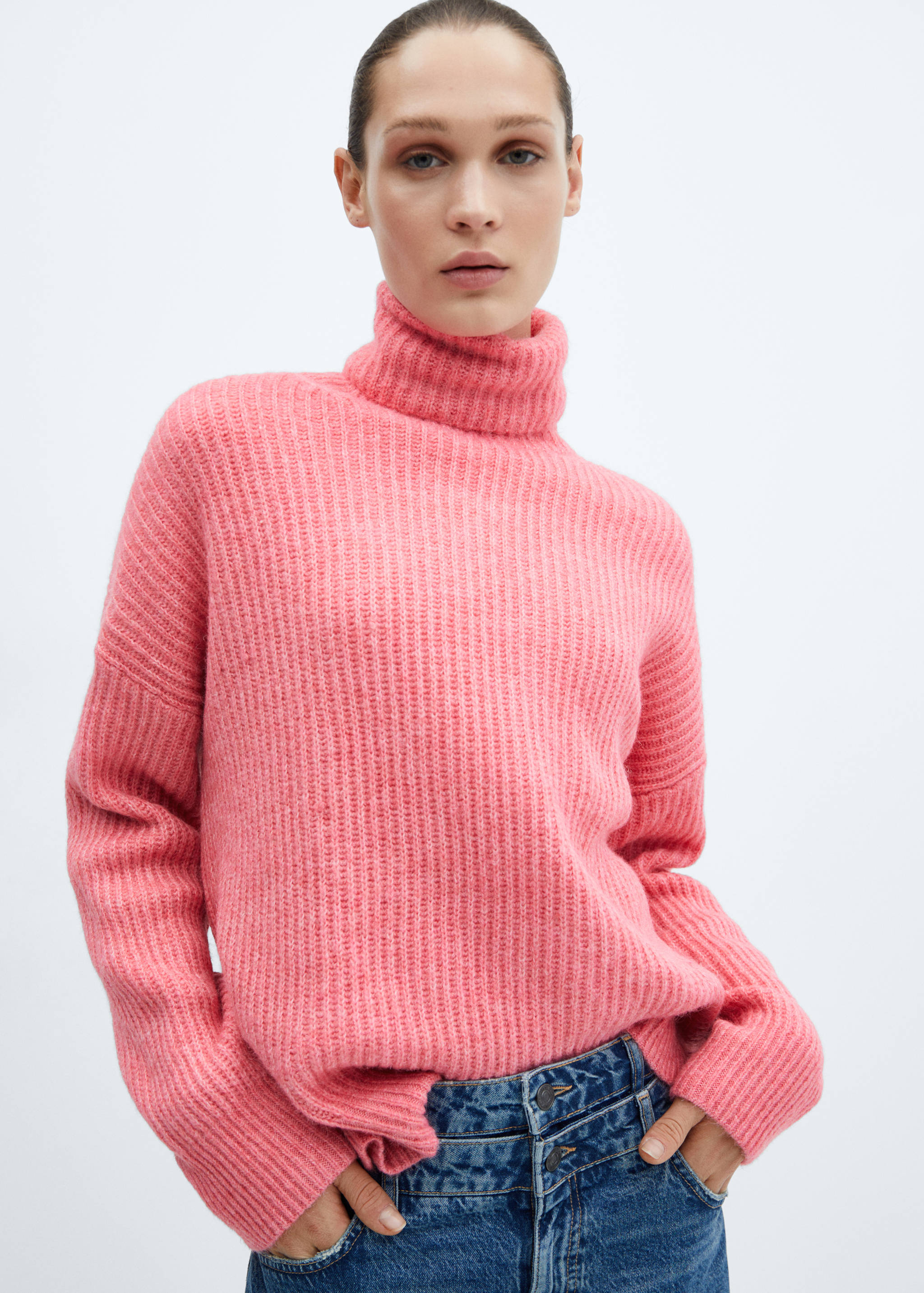 Jersey canalé cuello vuelto - Plano medio