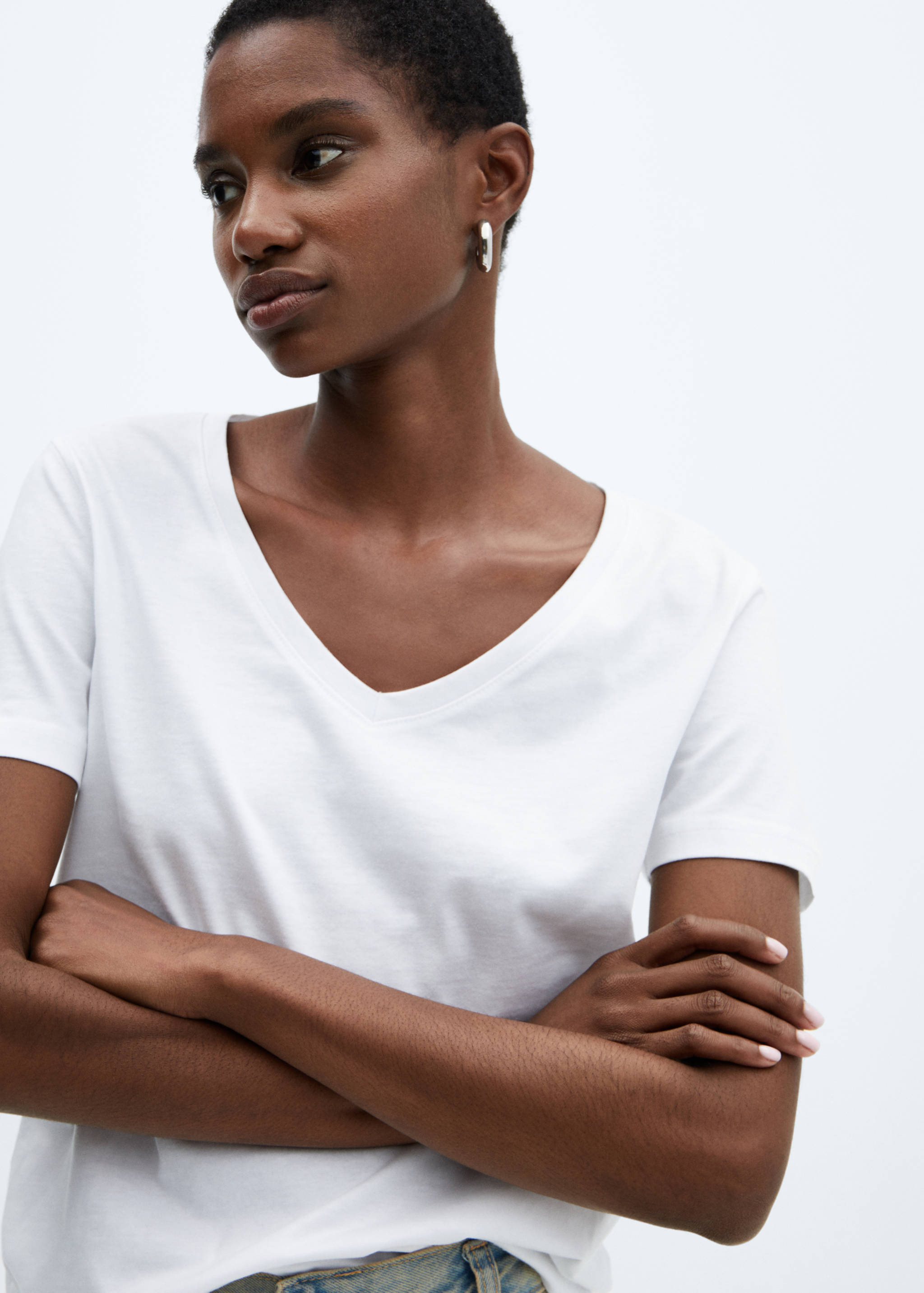 V-neck cotton T-shirt - Details of the article 1