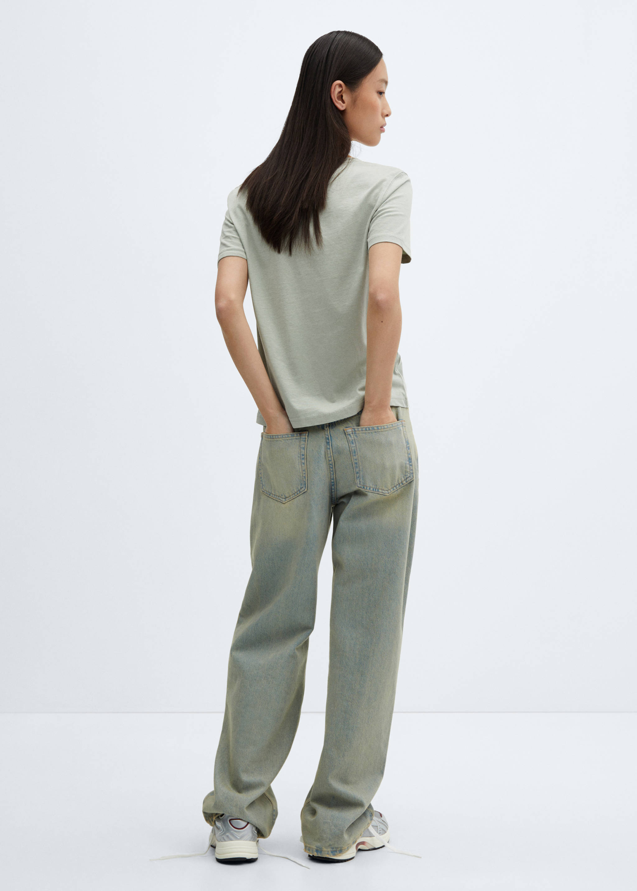 V-neck cotton T-shirt - Reverse of the article