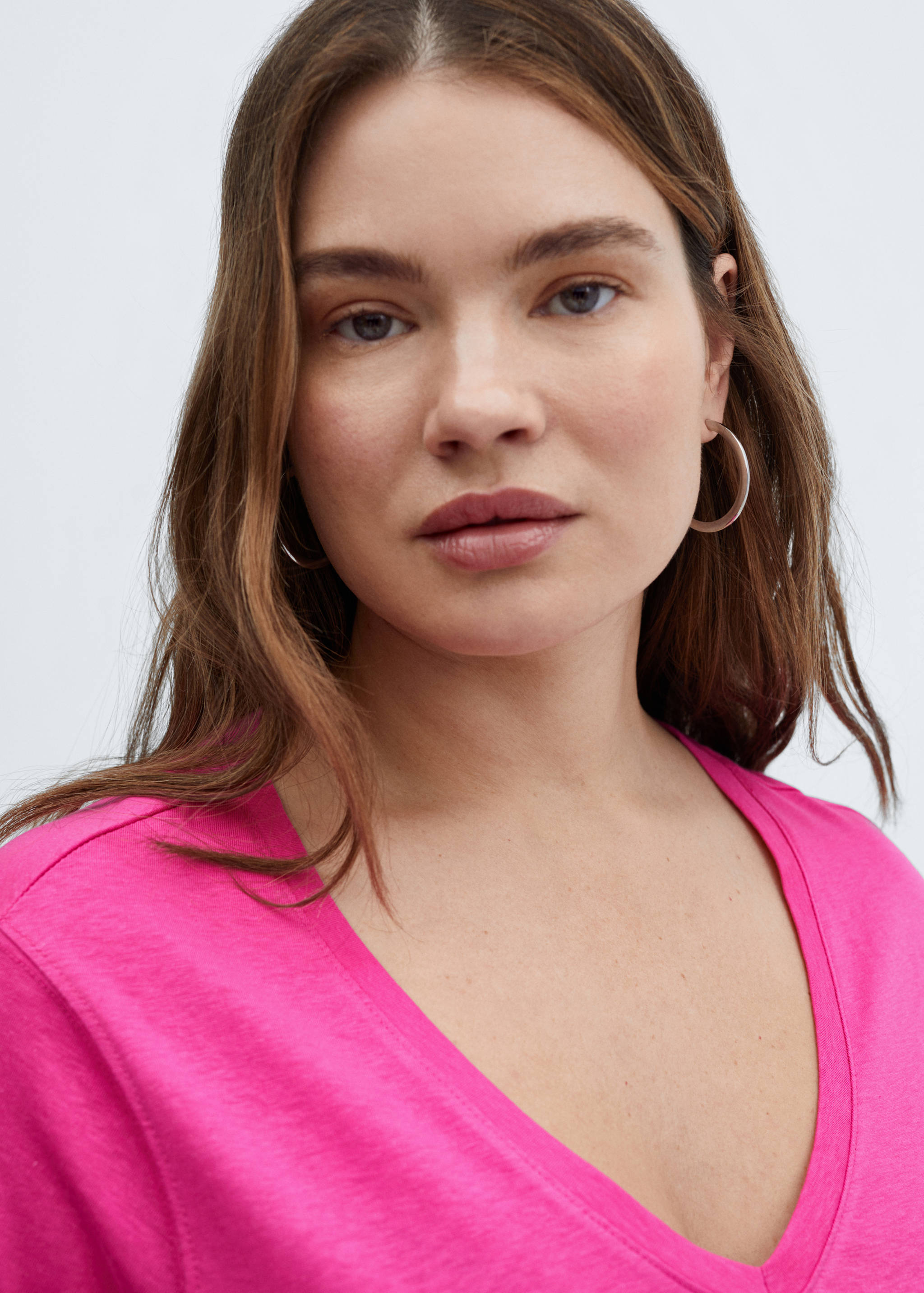 V-neck cotton T-shirt - Details of the article 4