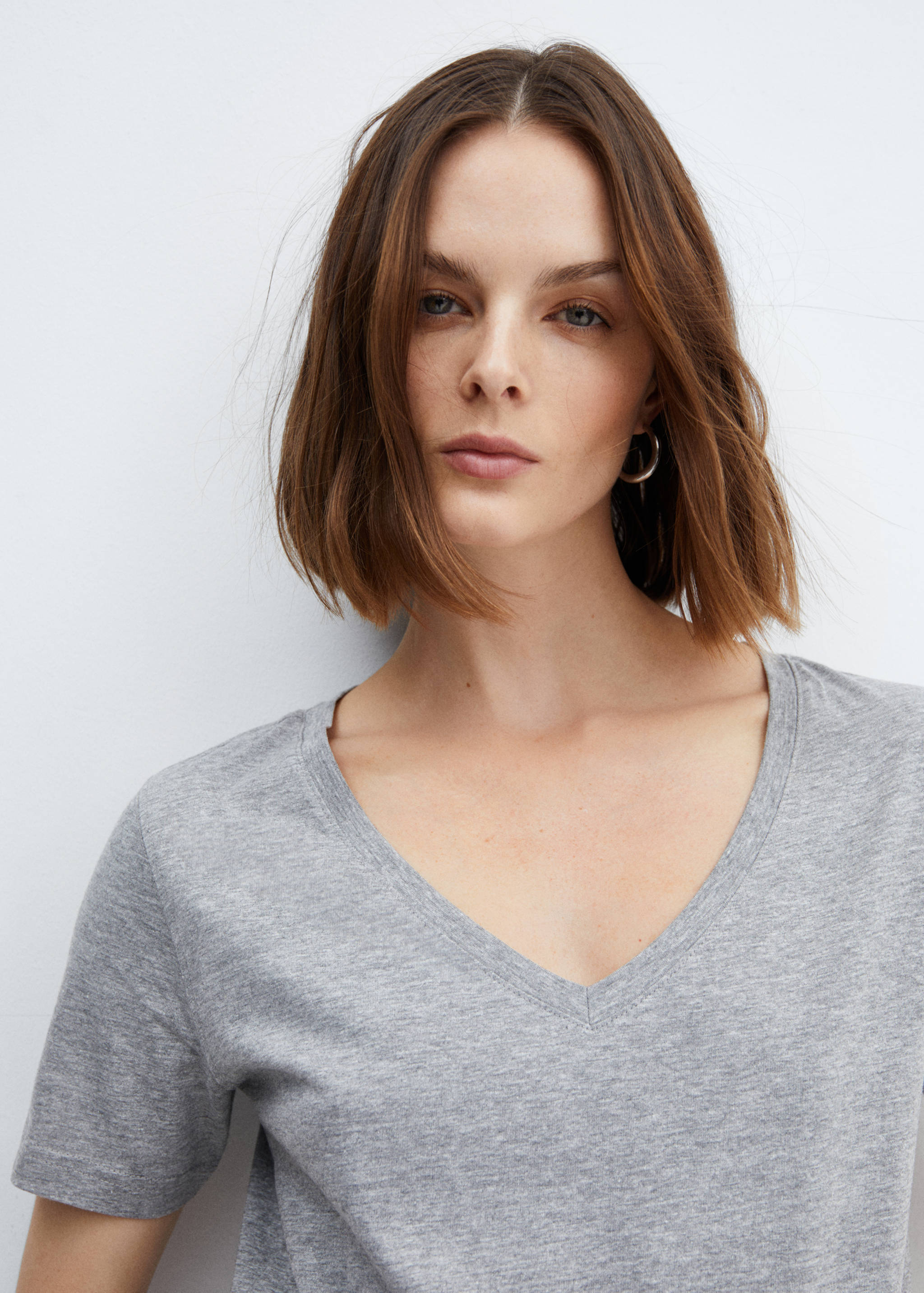 V-neck cotton T-shirt - Details of the article 1