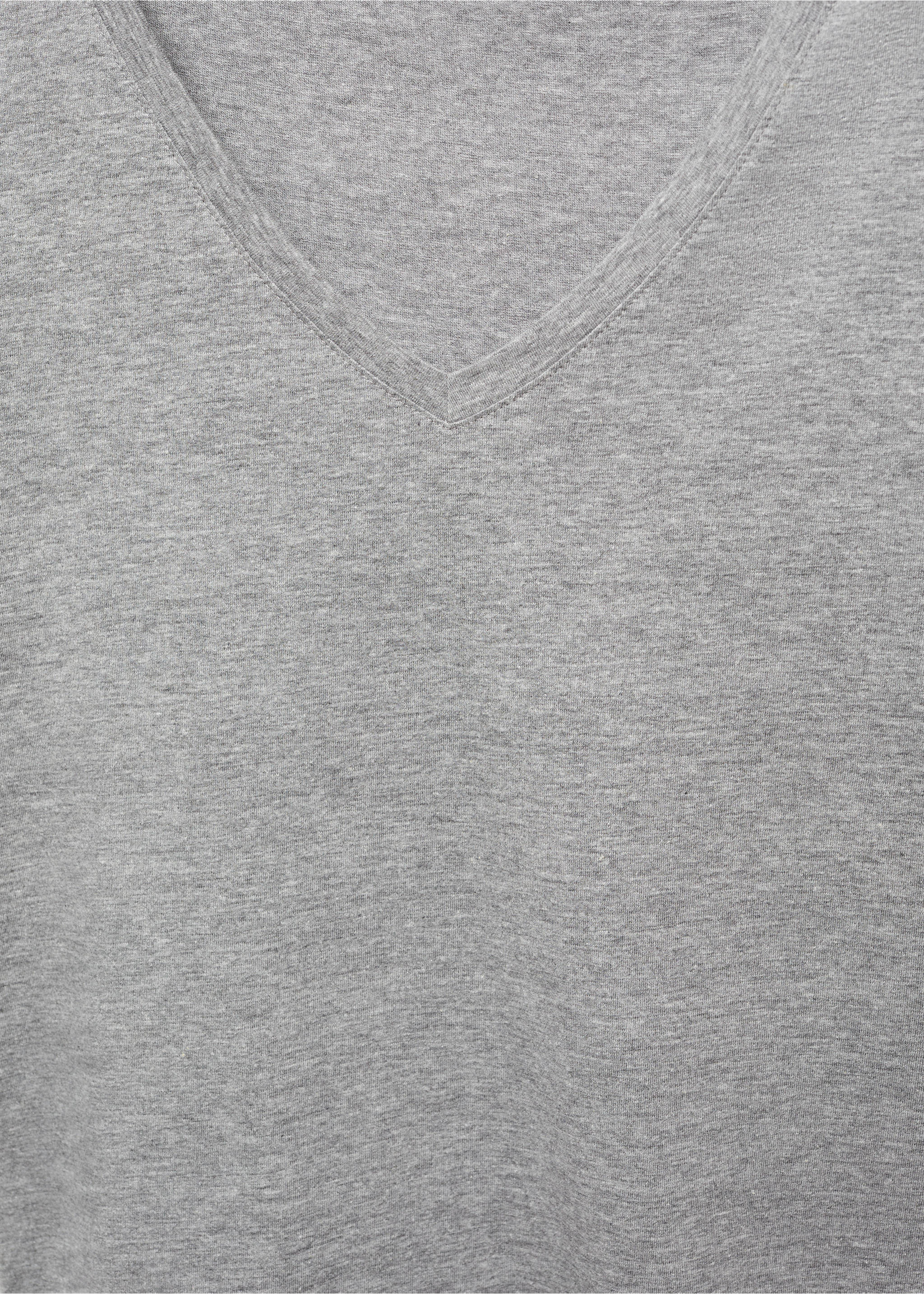 Camiseta algodón cuello pico - Detalle del artículo 8, Gris medio vigoré. Ref: 67010466-00.