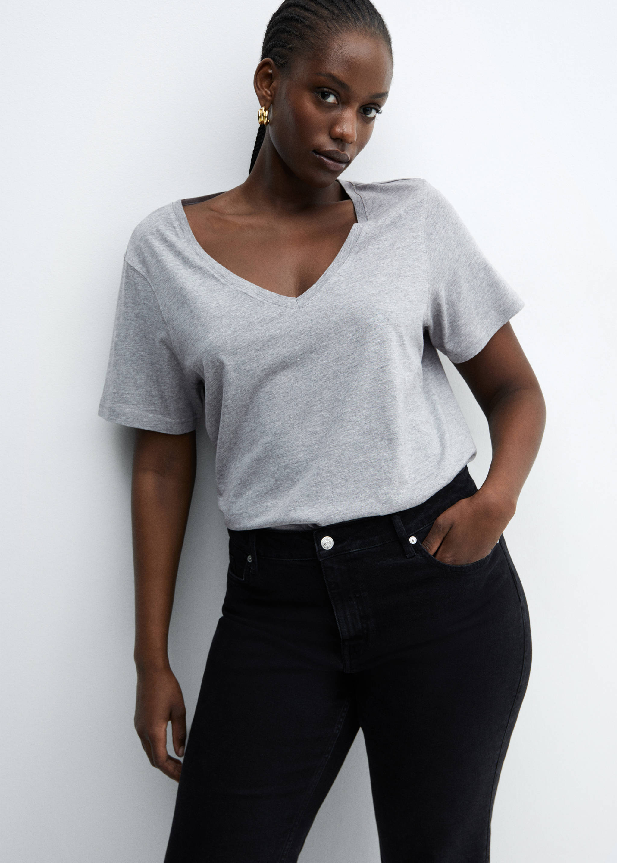 V-neck cotton T-shirt - Details of the article 5