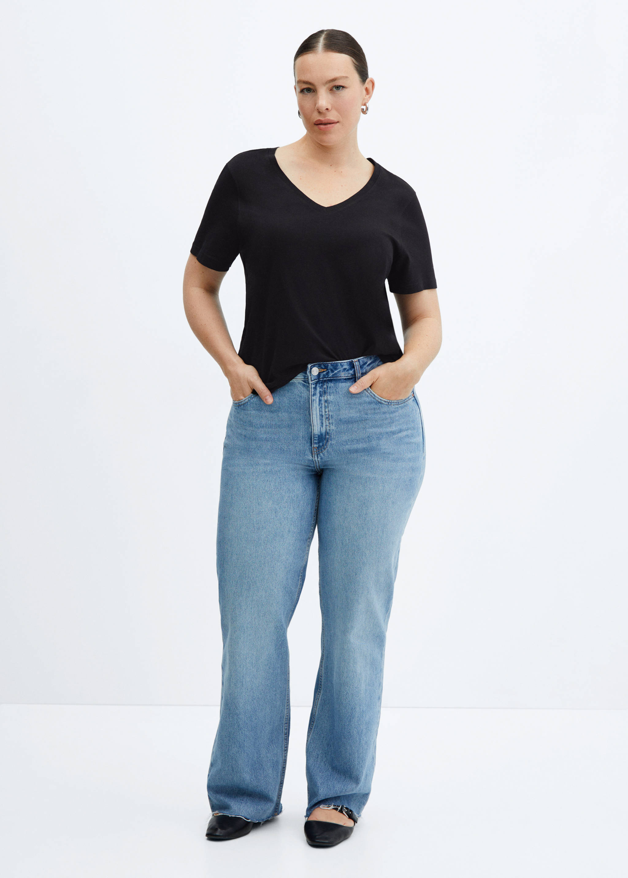 V-neck cotton T-shirt - Details of the article 3