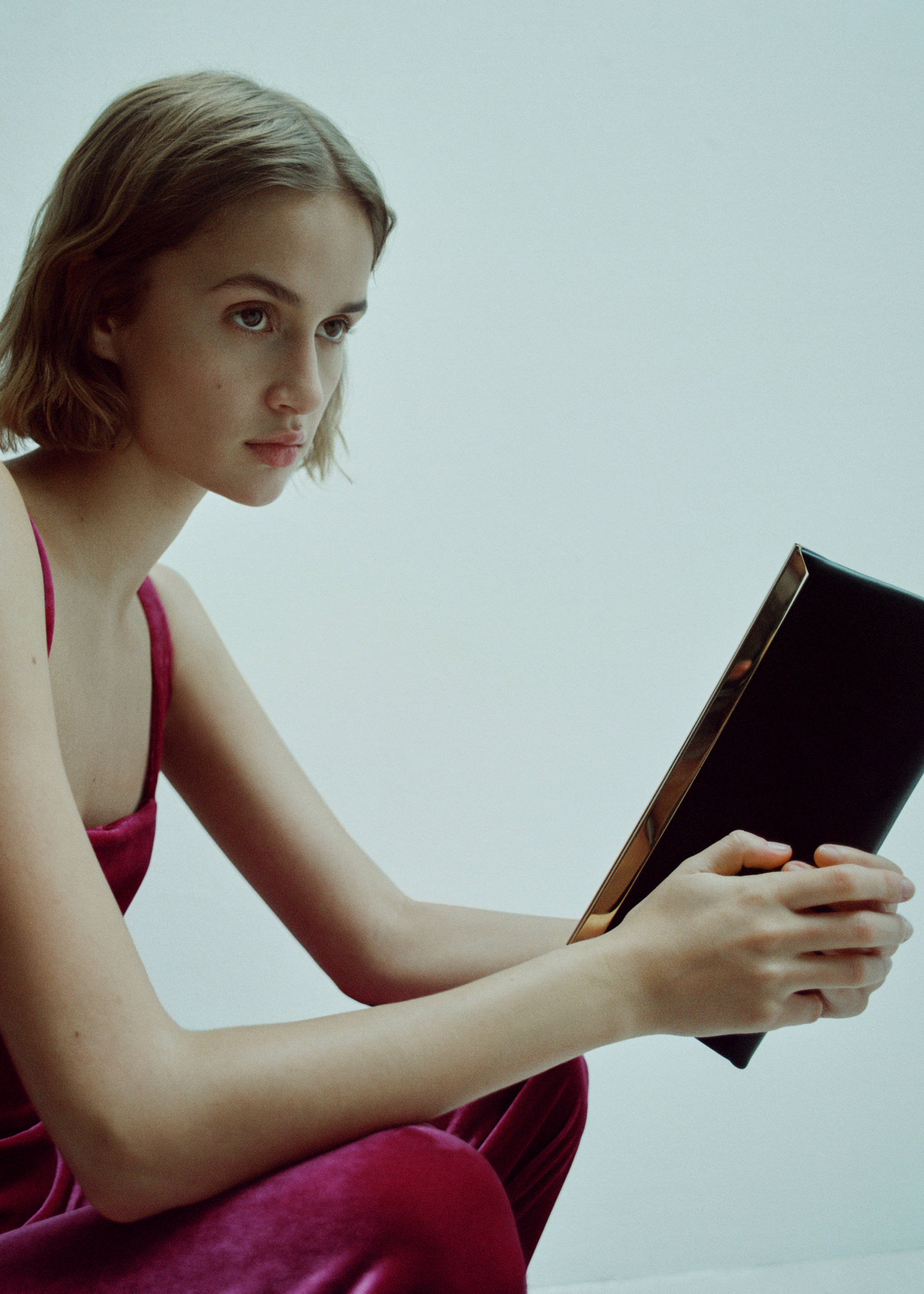 Leather clutch bag with metal chain - General plane