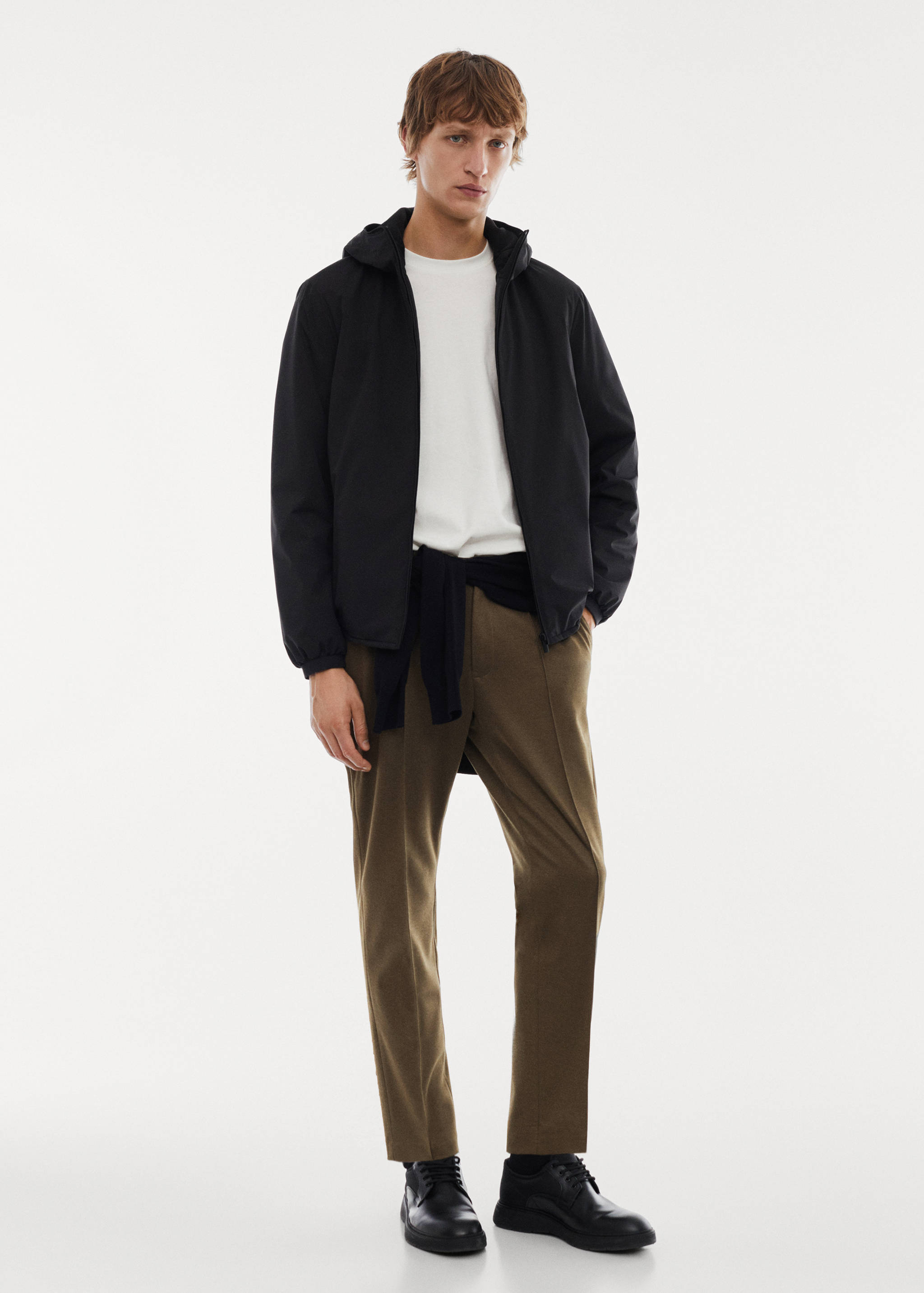 Pantalón slim fit antiarrugas - Plano general