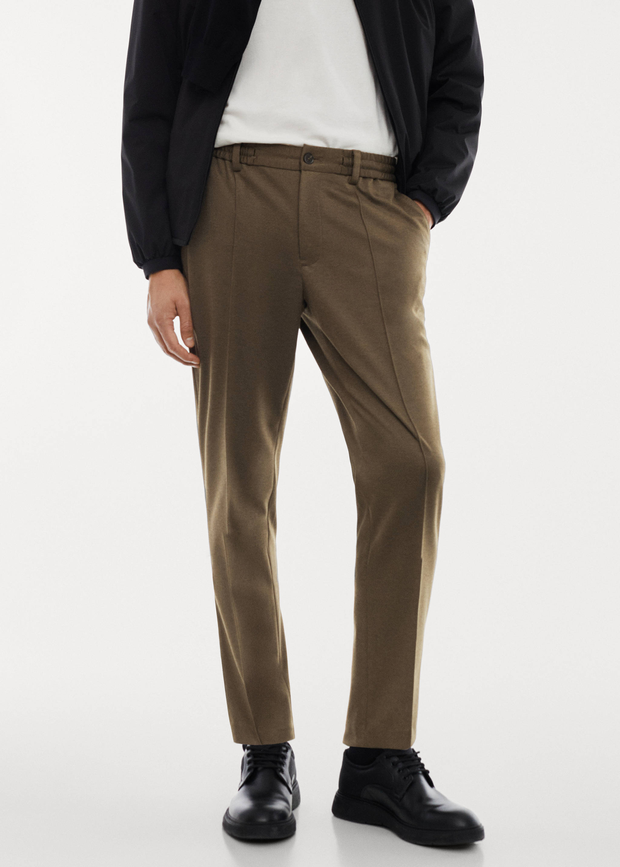 Pantalón slim fit antiarrugas - Plano medio