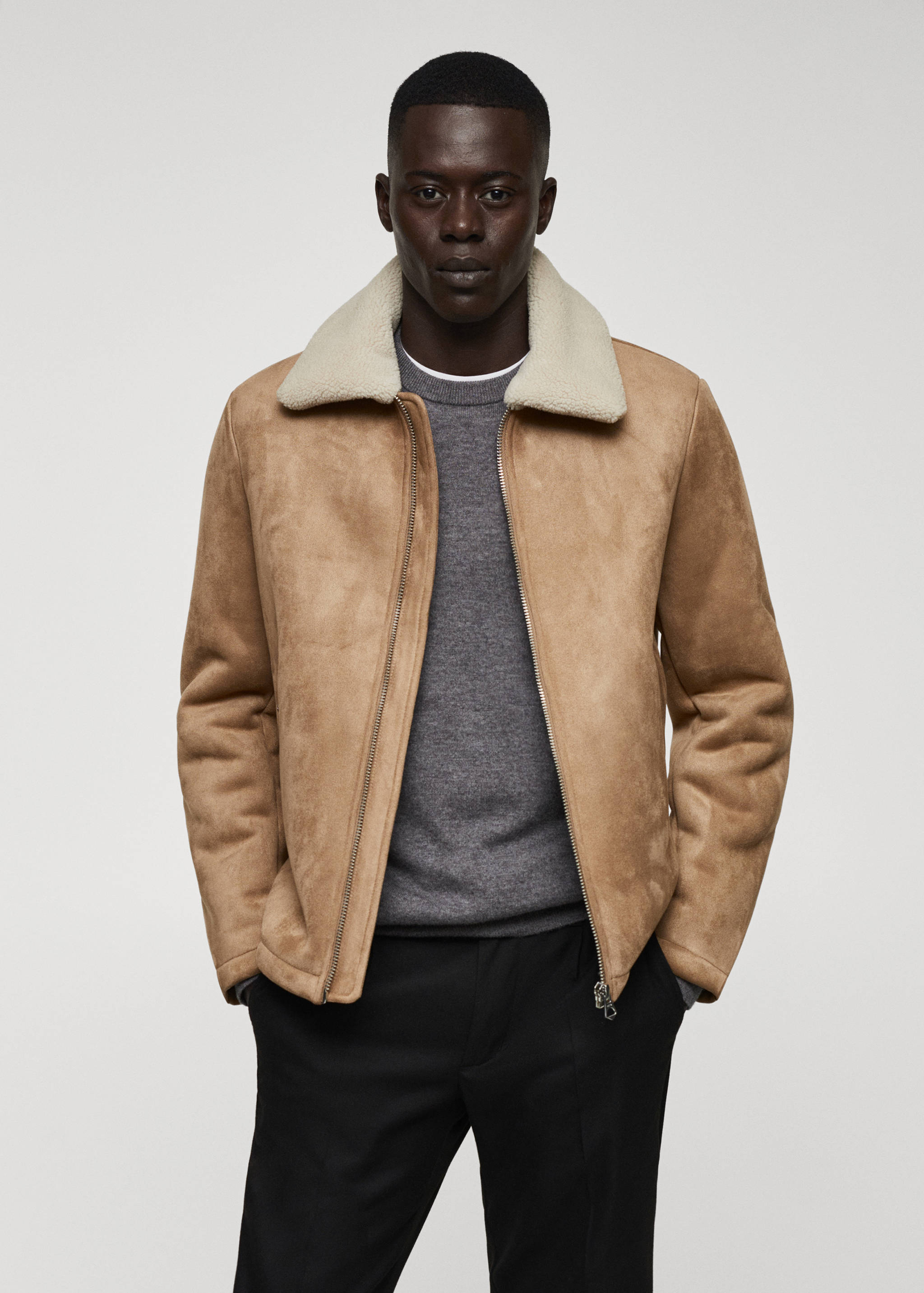 Куртка-дубленка из искусственной овчины - Средний план