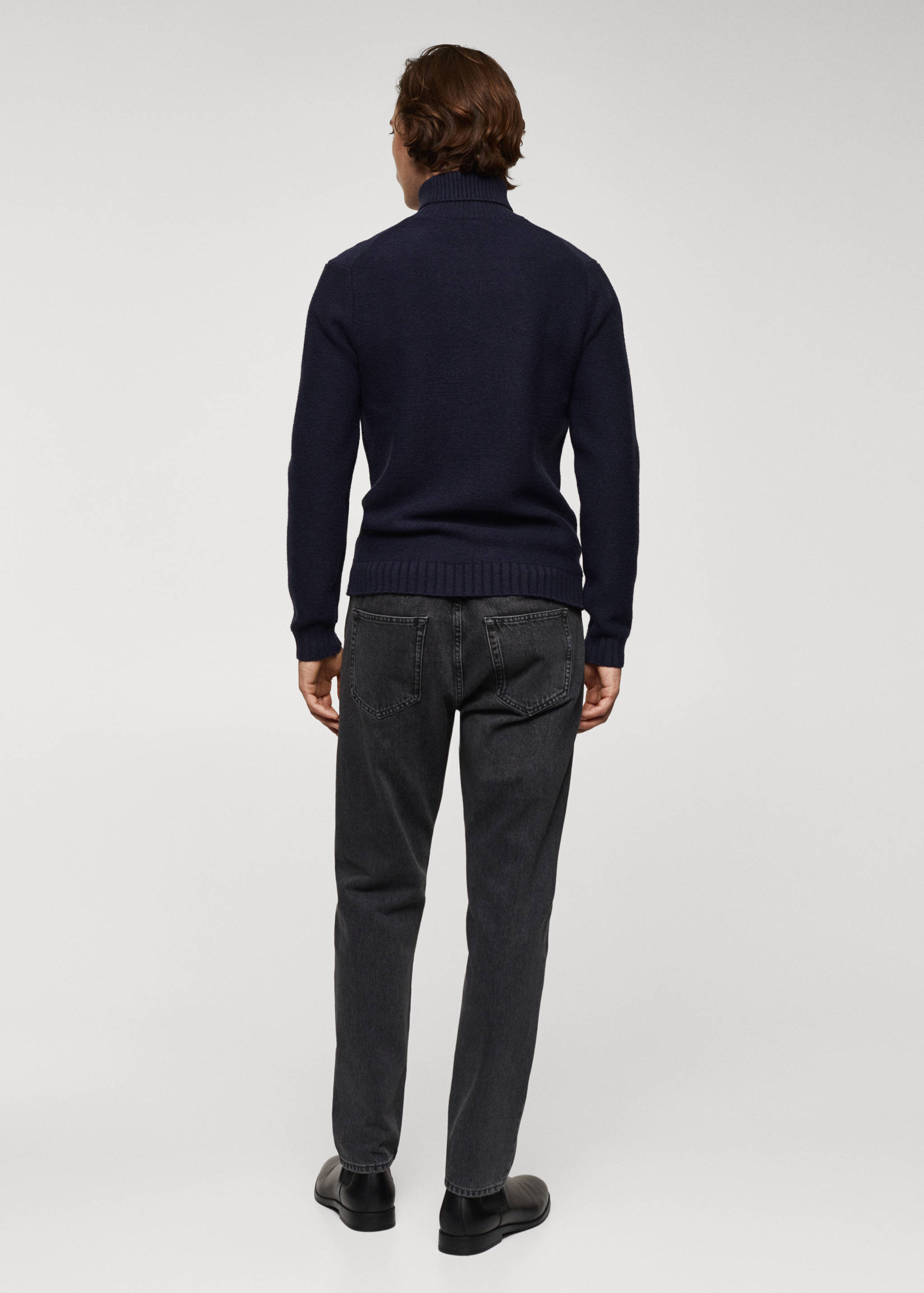 Вязаный свитер с высоким воротником - Обратная сторона изделия