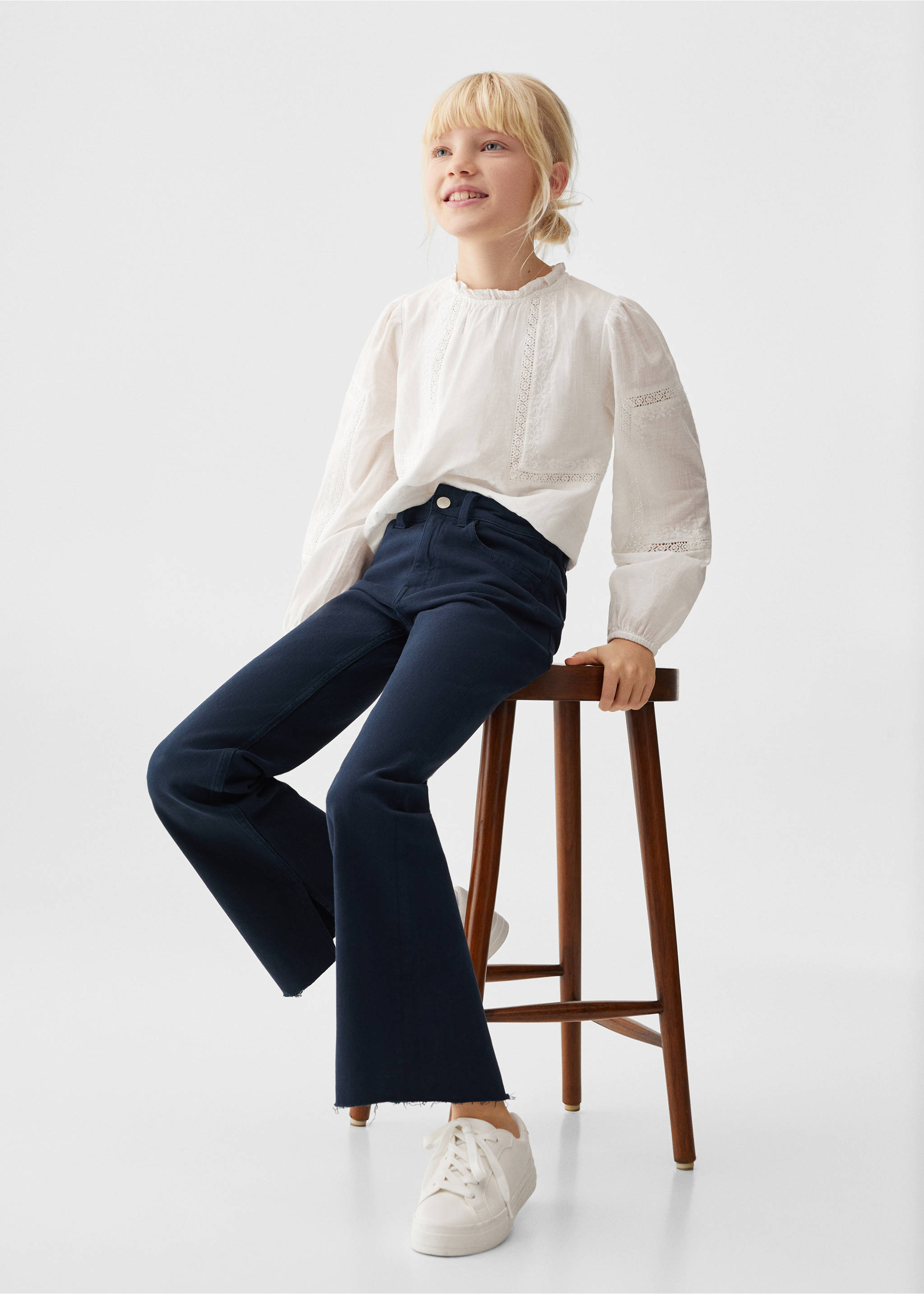 Flared jeans with opening - Details of the article 1, Dark Navy. Ref: 67010675-00.