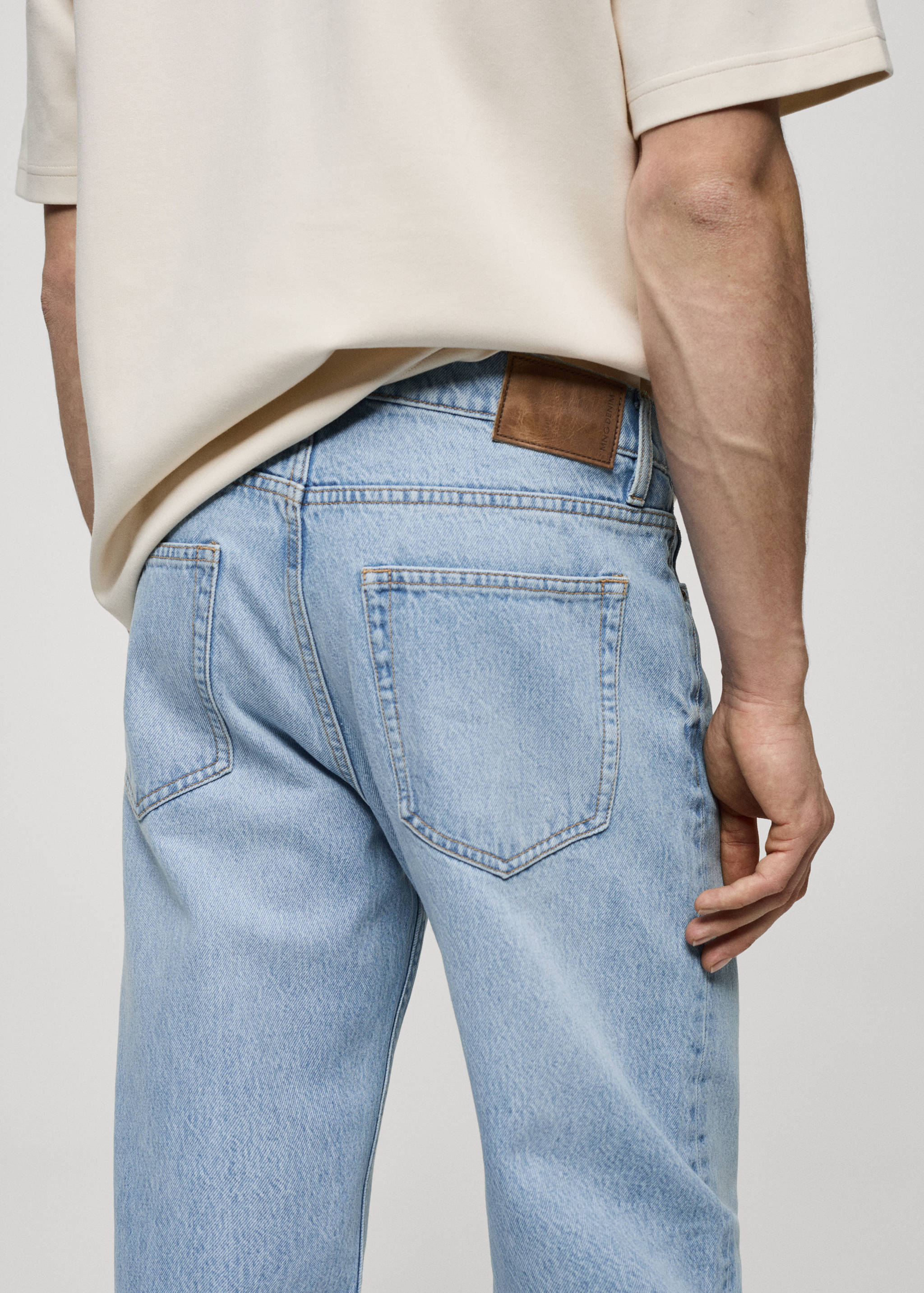 Straight-fit jeans met gewassen effect - Detail van het artikel 4