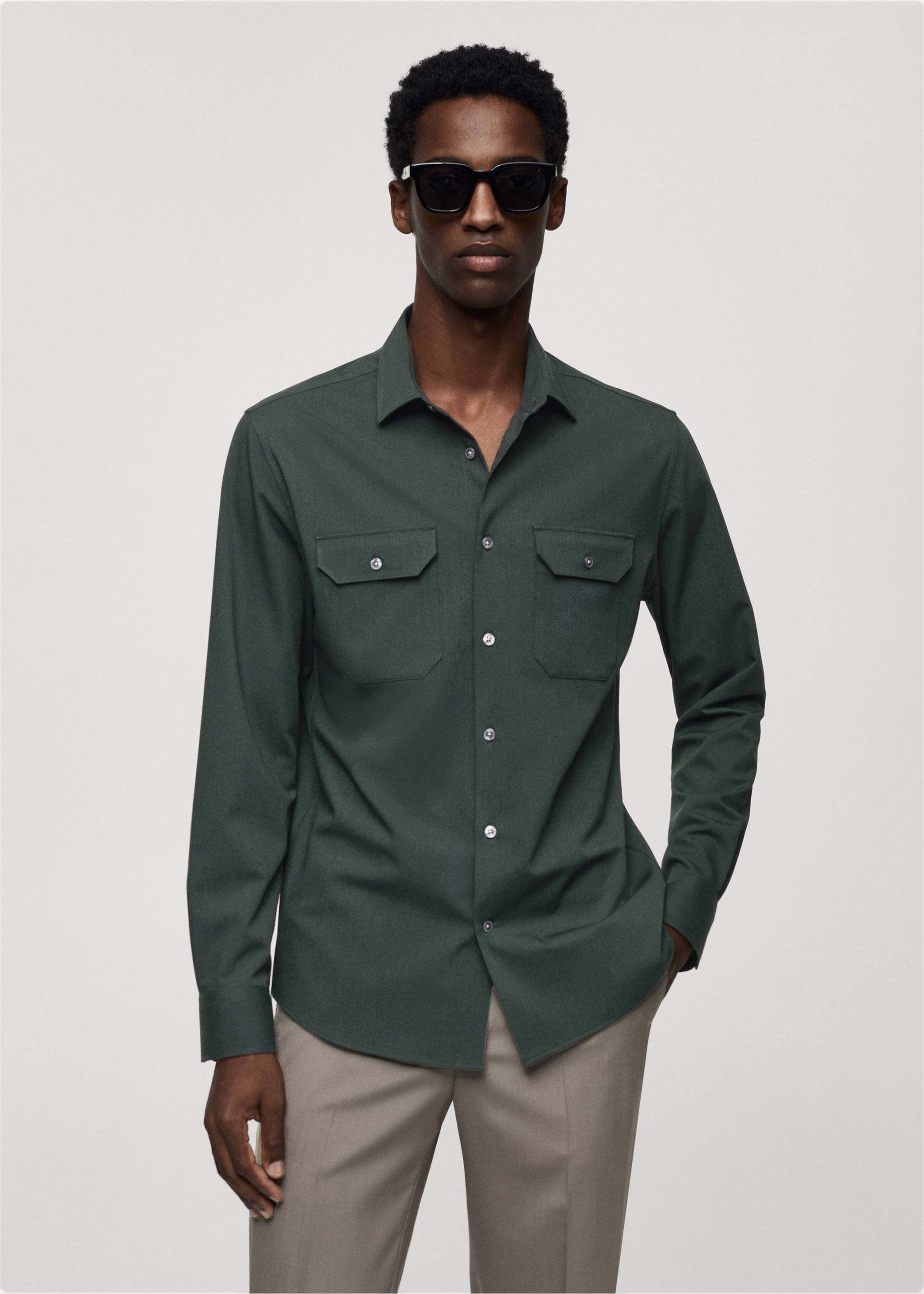 Sobrecamisa bolsillos tejido comfort stretch - Plano medio, Khaki. Ref: 67014451-00.