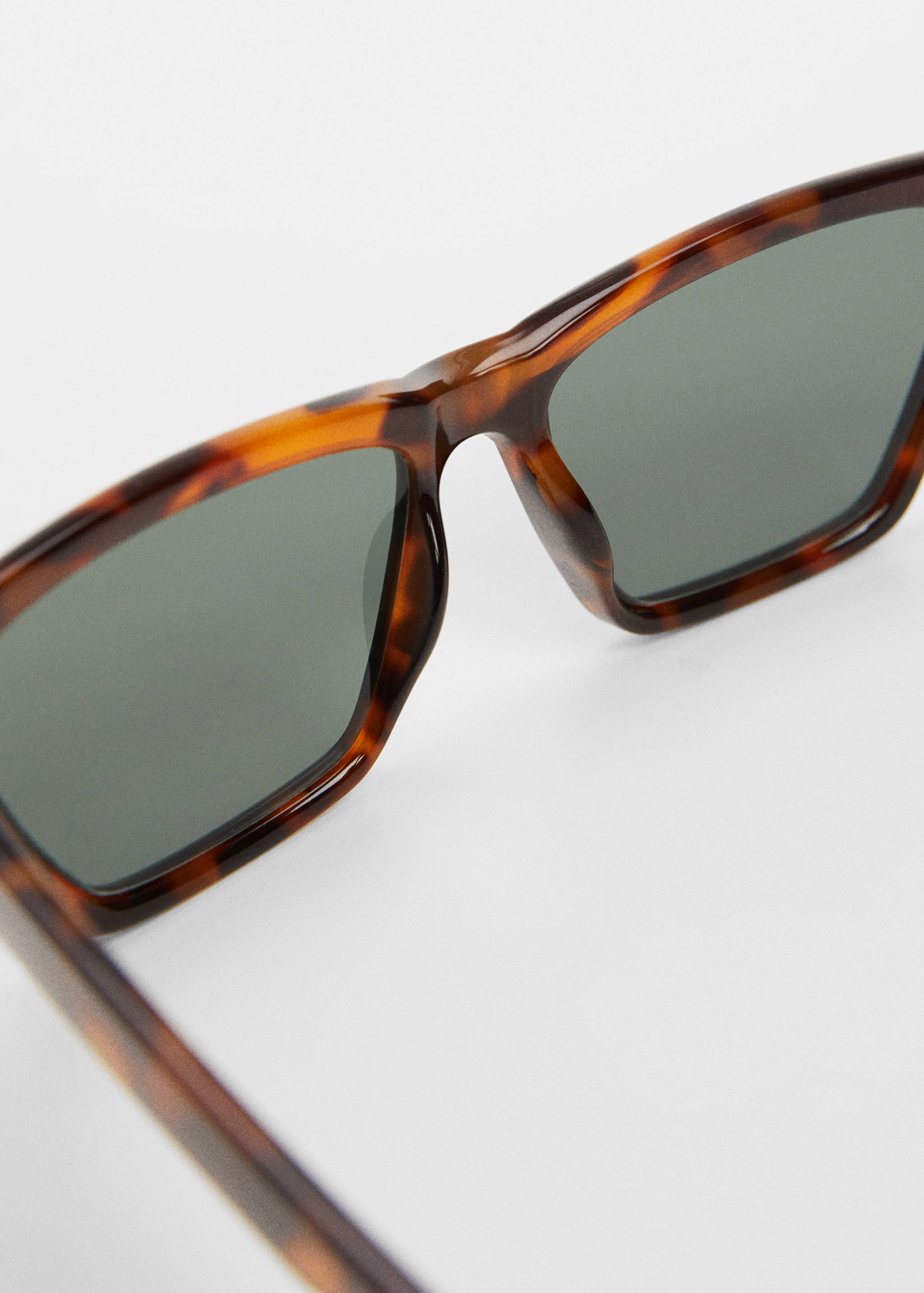 Resin frame sunglasses - Details of the article 1