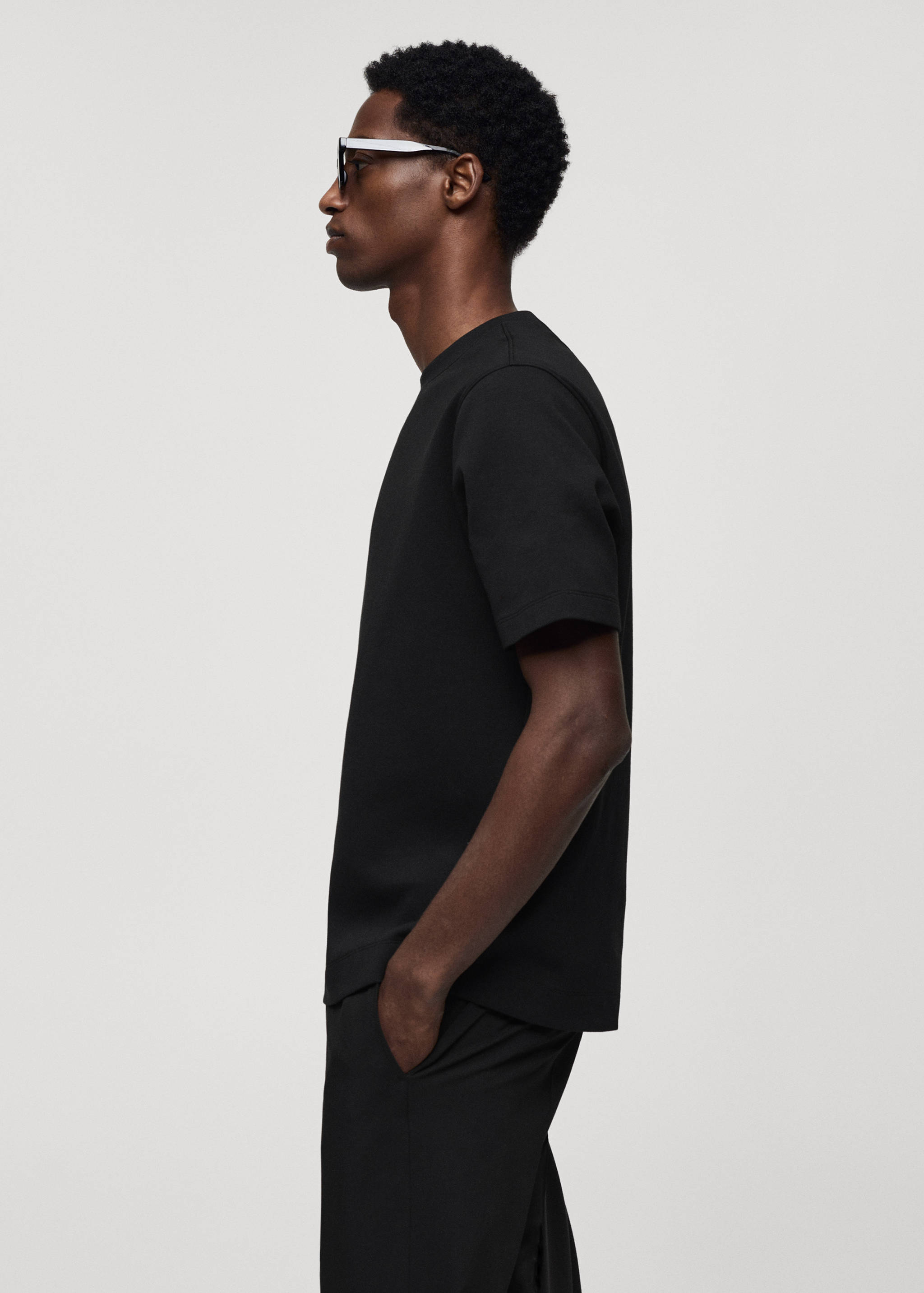 Thick cotton t-shirt - Details of the article 2