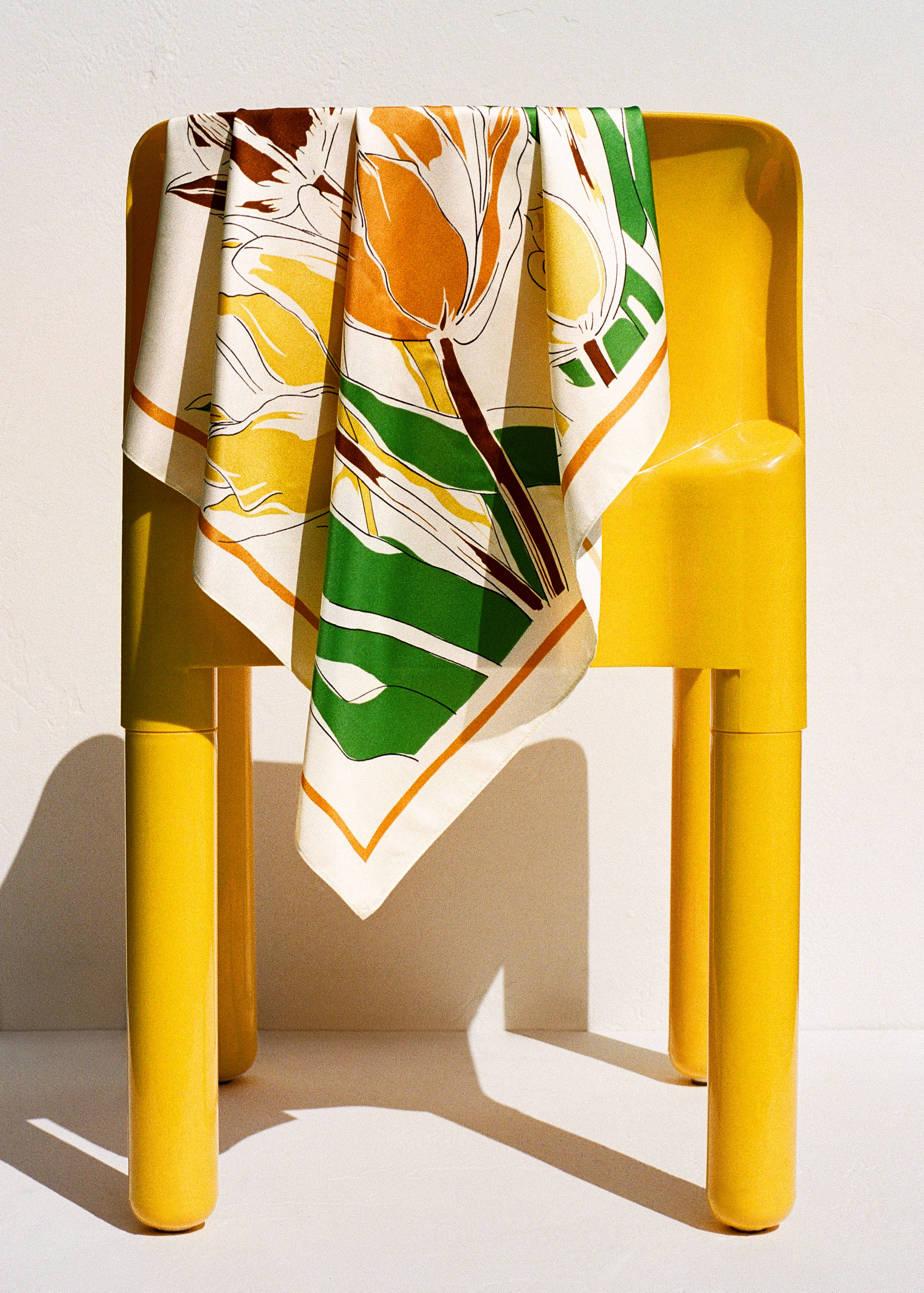 Floral print scarf - General plane