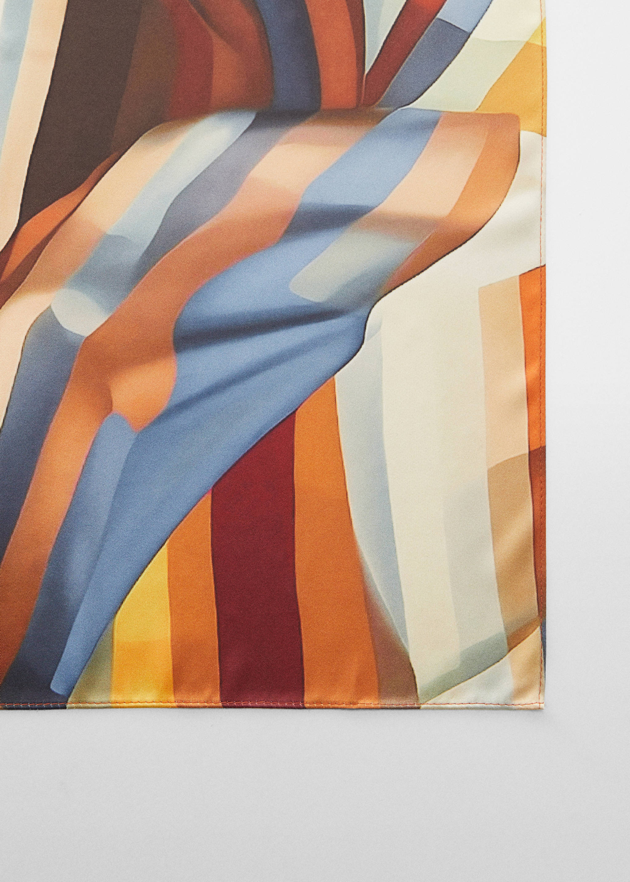 Foulard rayures multicolores - Plan moyen