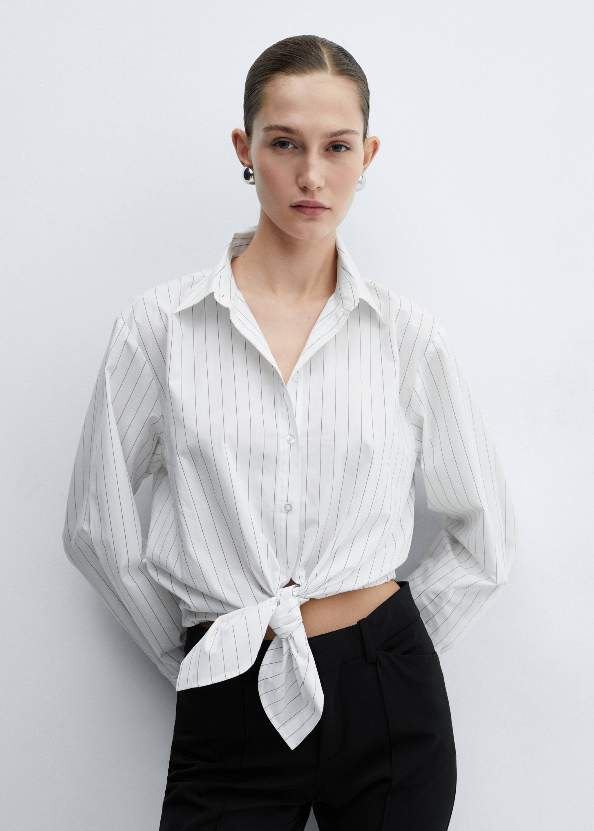 Chemise rayures nœud - Plan moyen