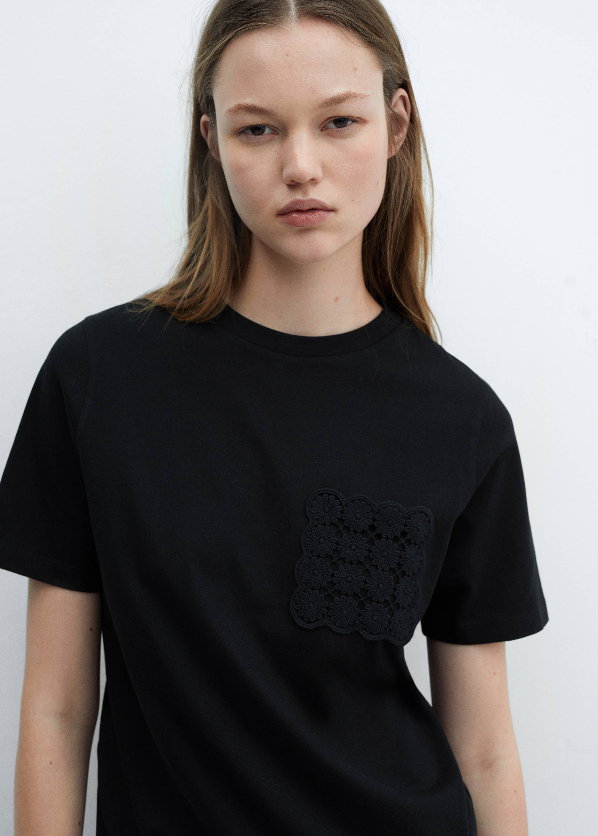 Crochet t-shirt with pocket - Details of the article 1